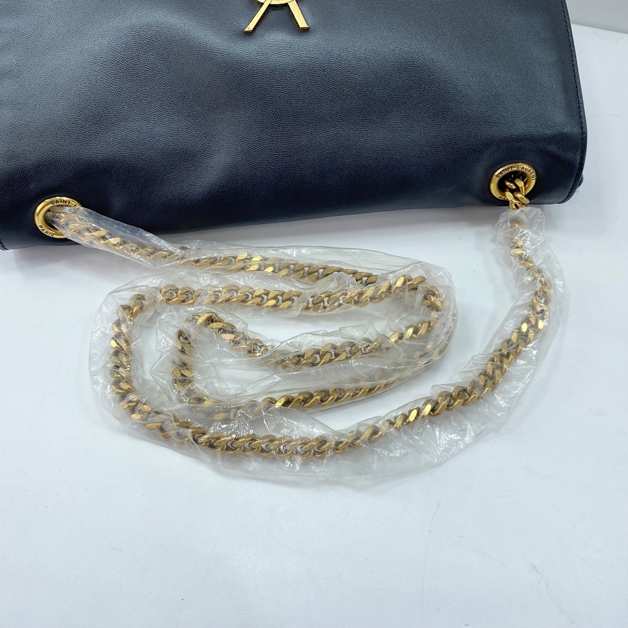 Yves Saint Laurent Black Leather Shoulder Bag (Pre-Owned)