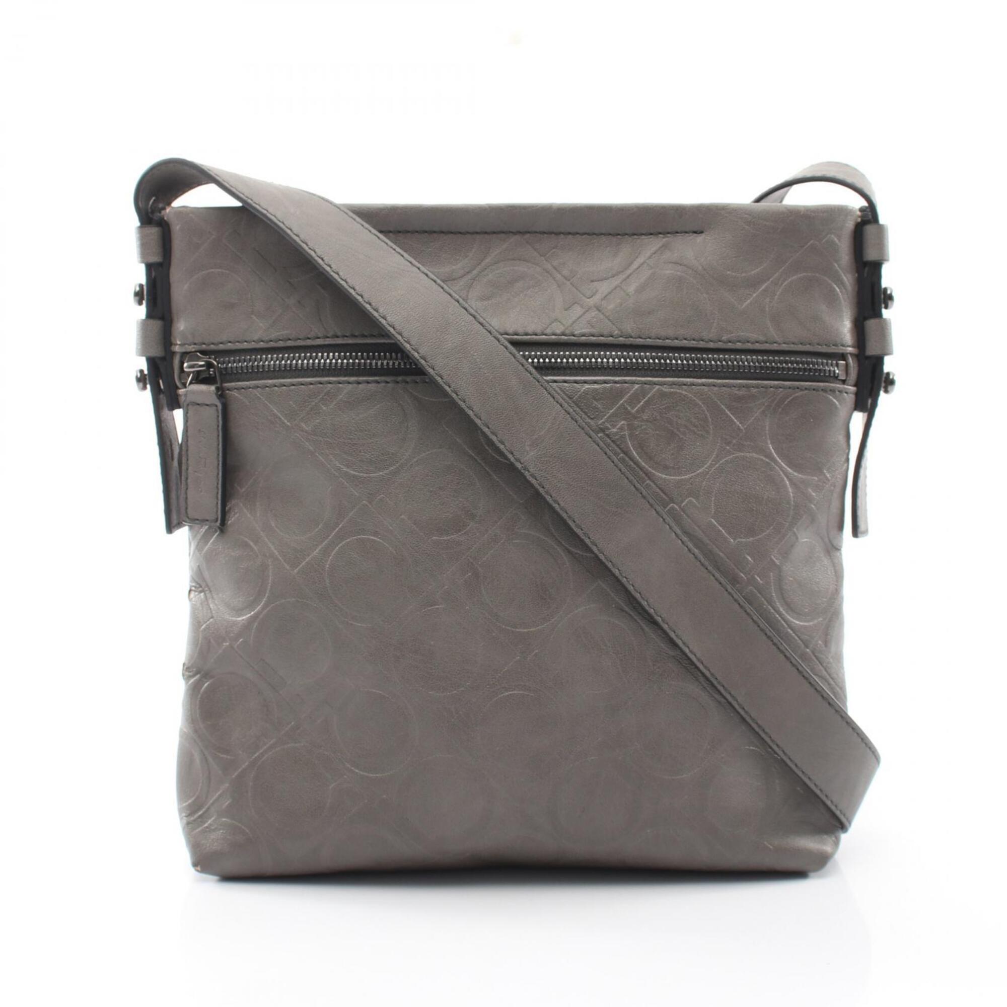 Salvatore Ferragamo Gray Leather Handbag Shoulder Bag (Pre-Owned)
