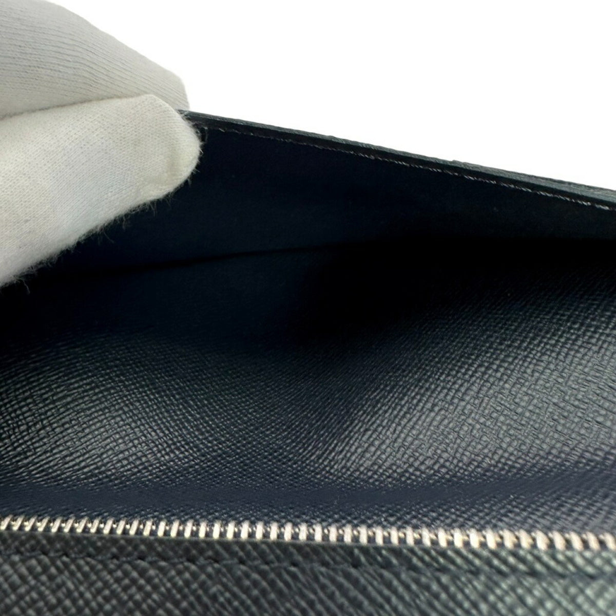 Louis Vuitton Noir Epi Leather Long Wallet (Bi-Fold) (Pre-Owned)