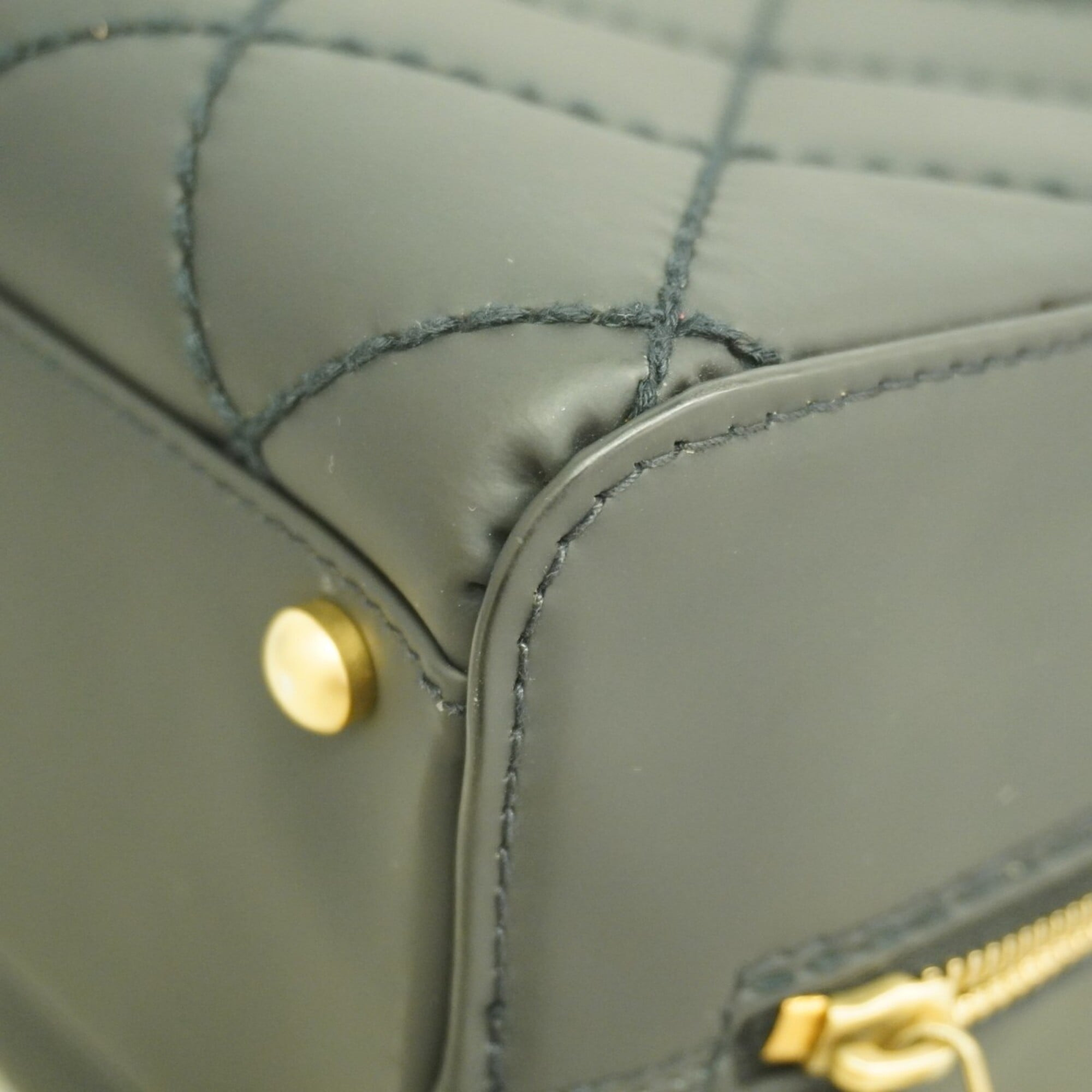 Chanel Black Leather Handbag (Pre-Owned)