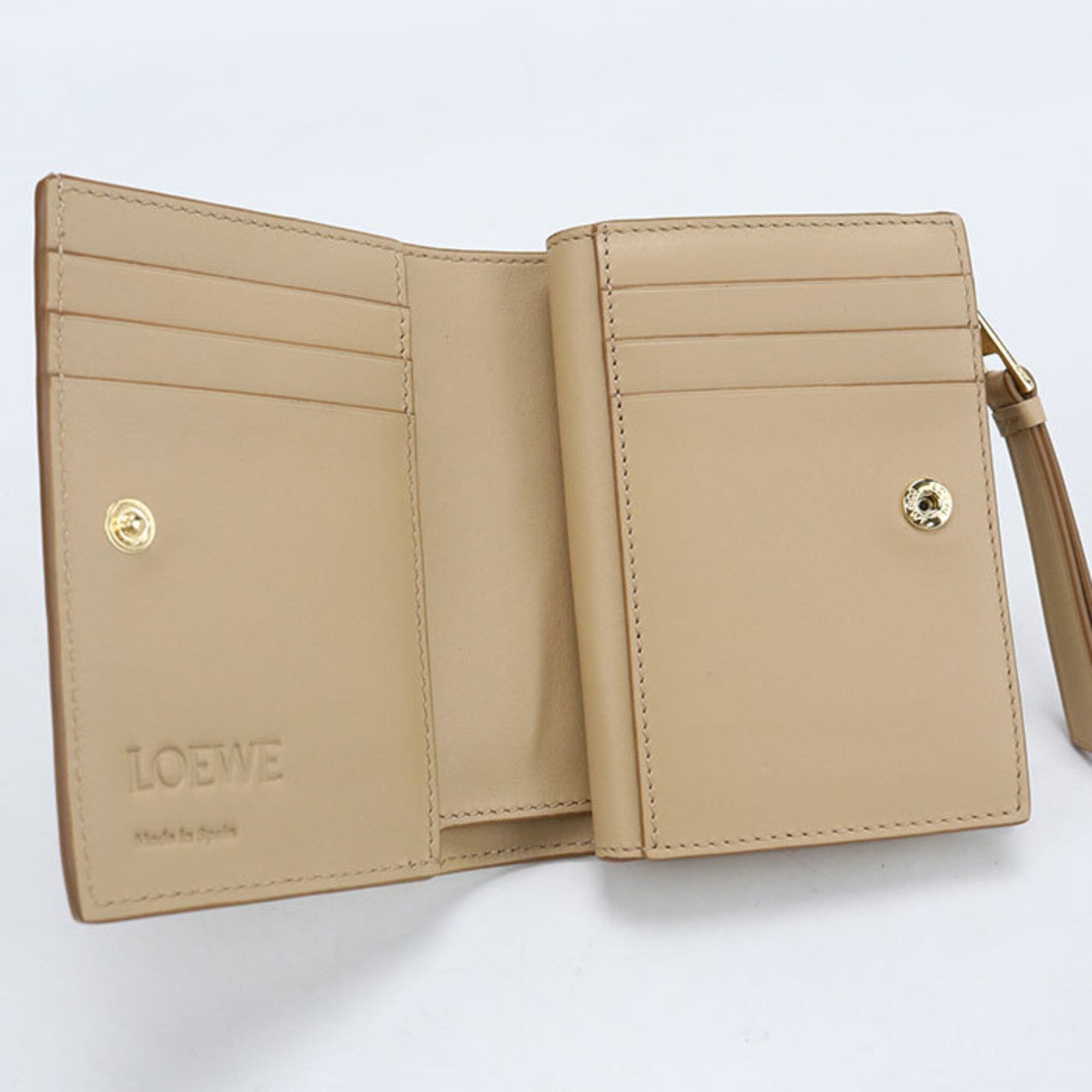 Loewe White Leather Wallet (Bi-Fold) (Pre-Owned)