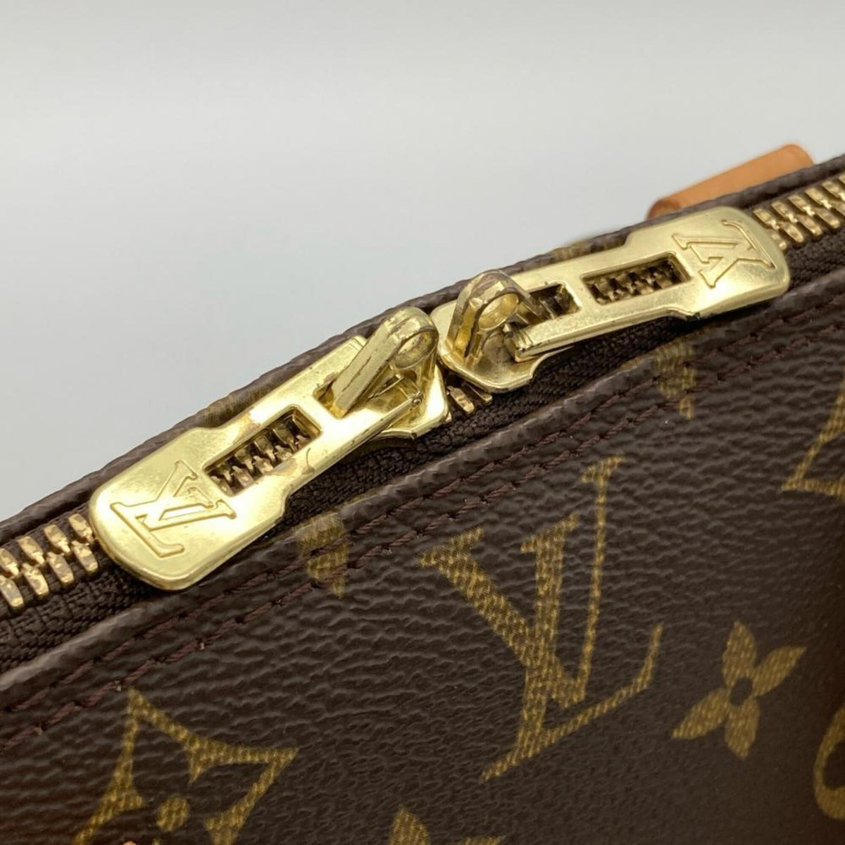 Louis Vuitton Brown Monogram Canvas Handbag (Pre-Owned)