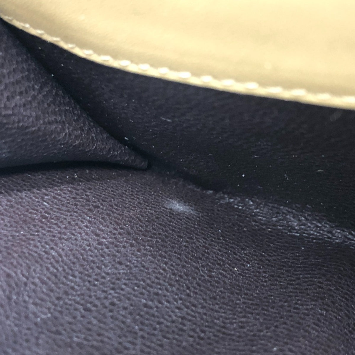 Gucci Beige Leather Wallet (Bi-Fold) (Pre-Owned)