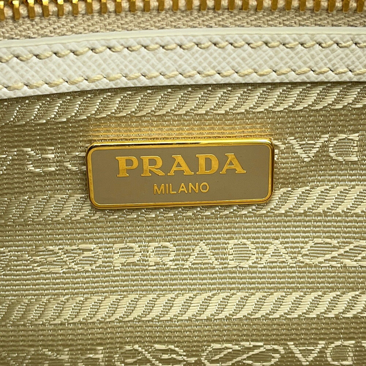 Prada White Leather Handbag Shoulder Bag (Pre-Owned)