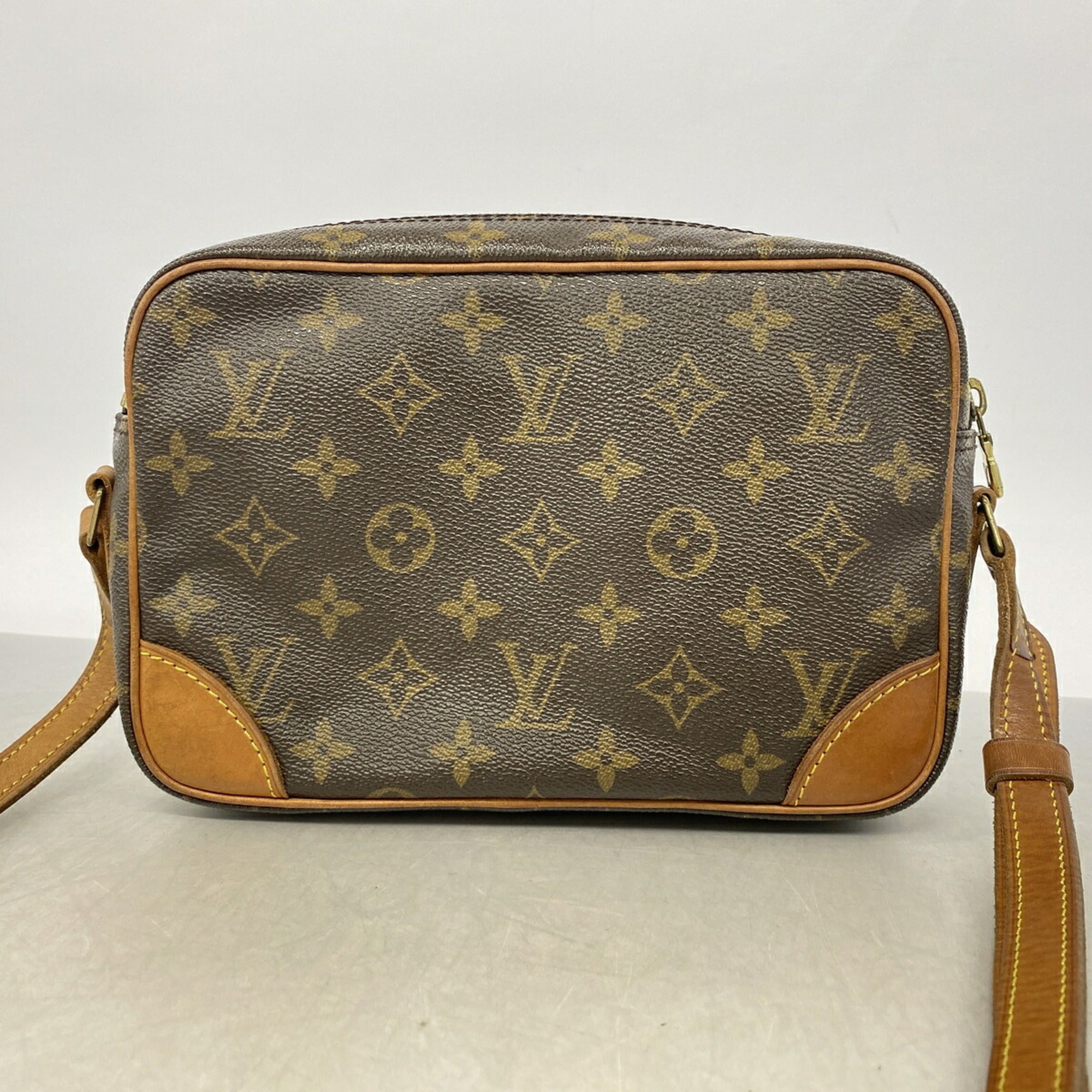 Louis Vuitton Brown Shoulder Bag (Pre-Owned)