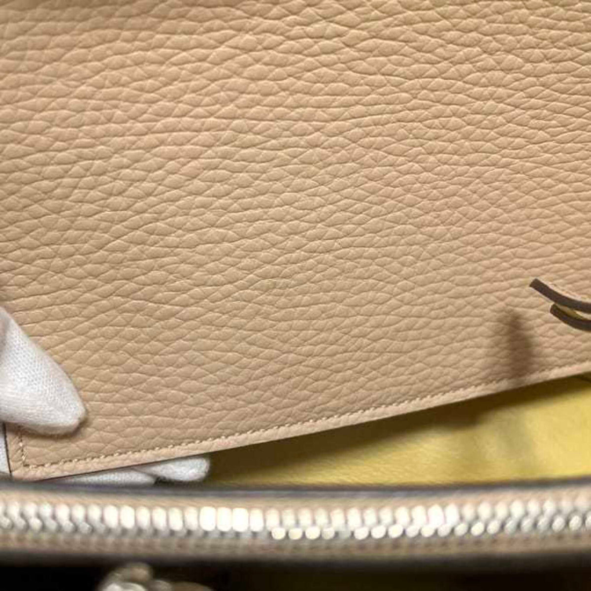 Tod's Beige Yellow Leather Handbag (Pre-Owned)