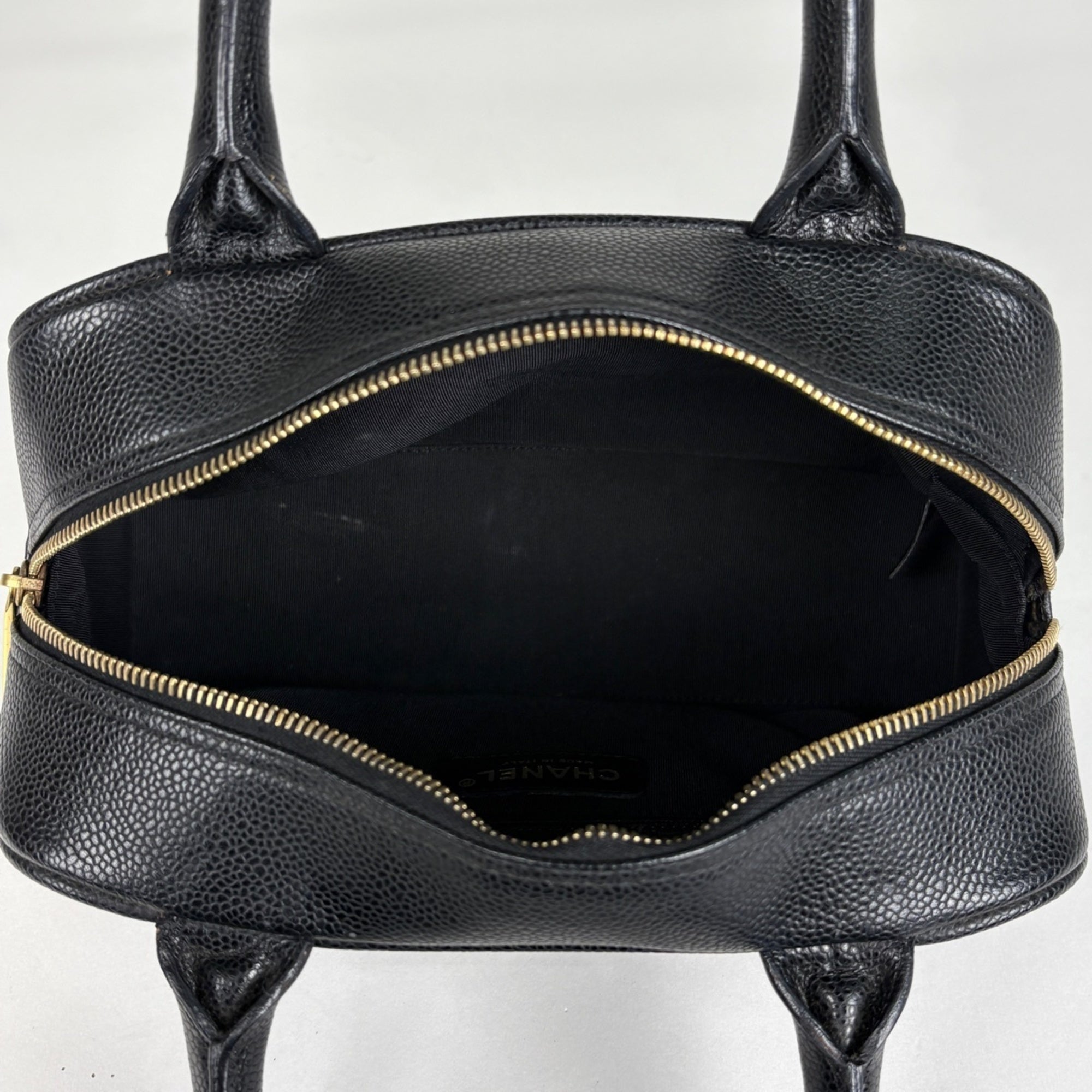 Chanel Black Grained Calfskin Handbag (Pre-Owned)