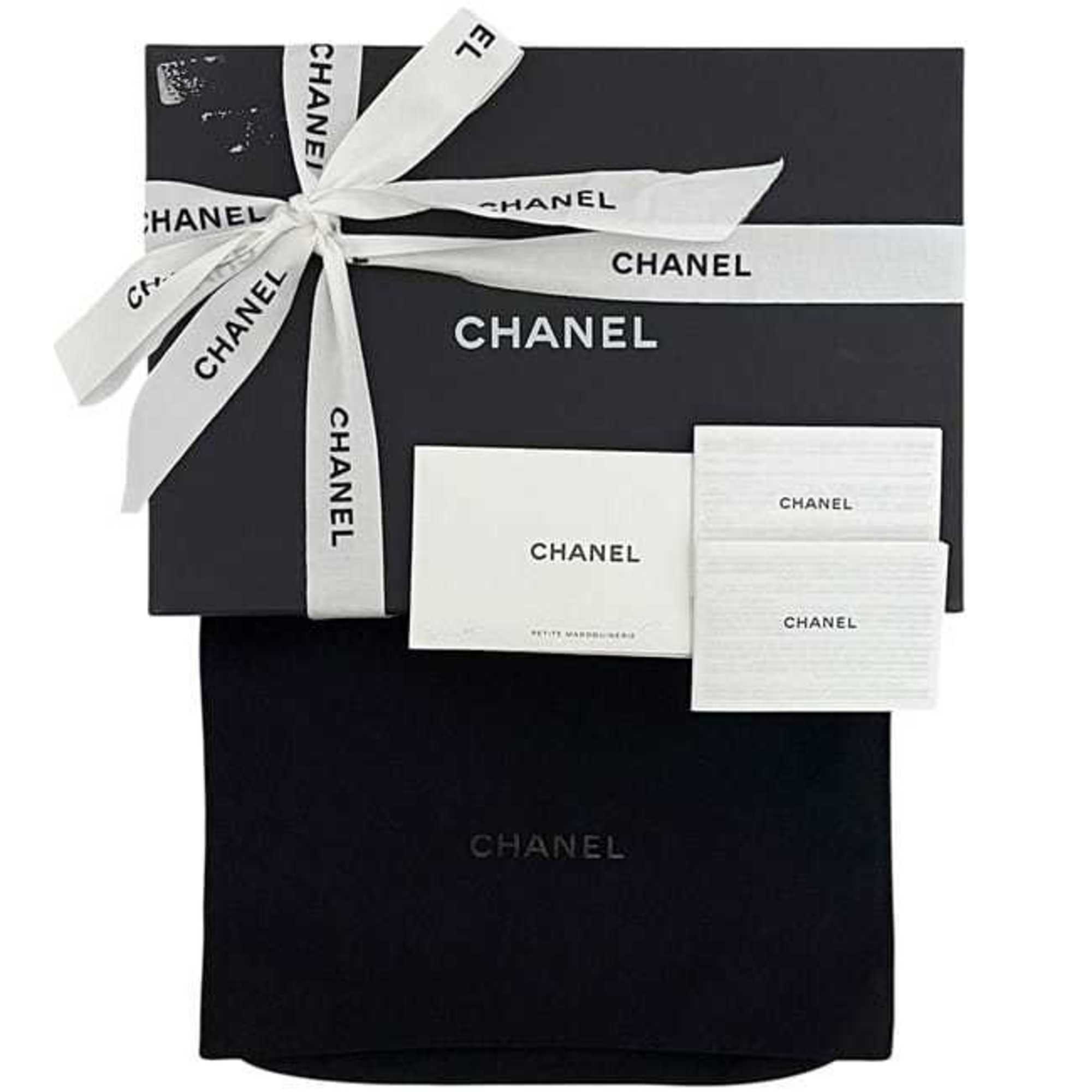 Chanel Black Leather Shoulder Bag (Pre-Owned)