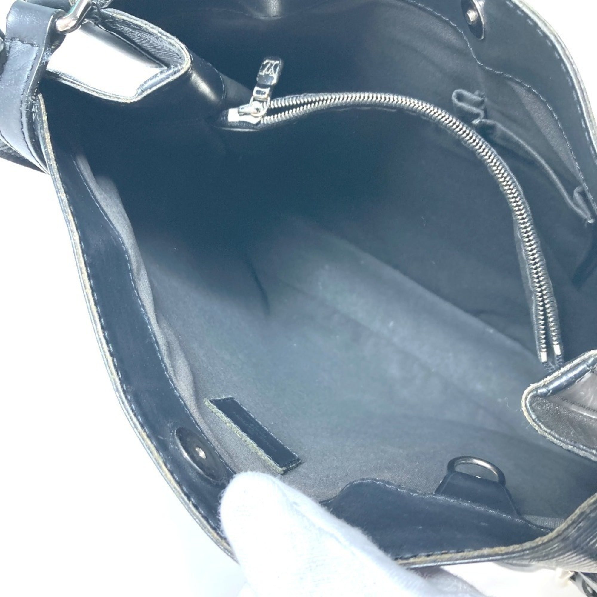 Louis Vuitton Black Noir Epi Leather Shoulder Bag (Pre-Owned)