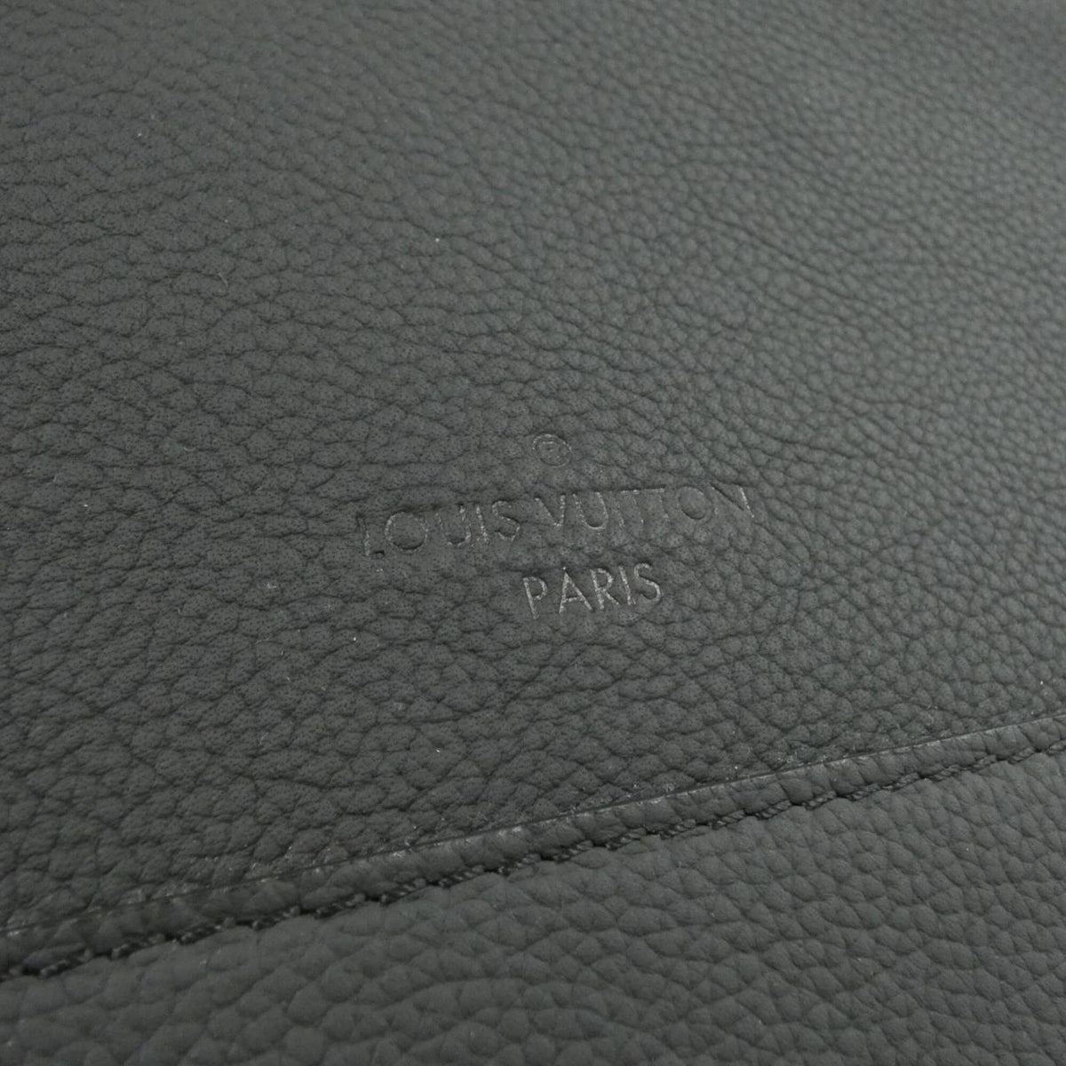Louis Vuitton Black Leather Shoulder Bag (Pre-Owned)