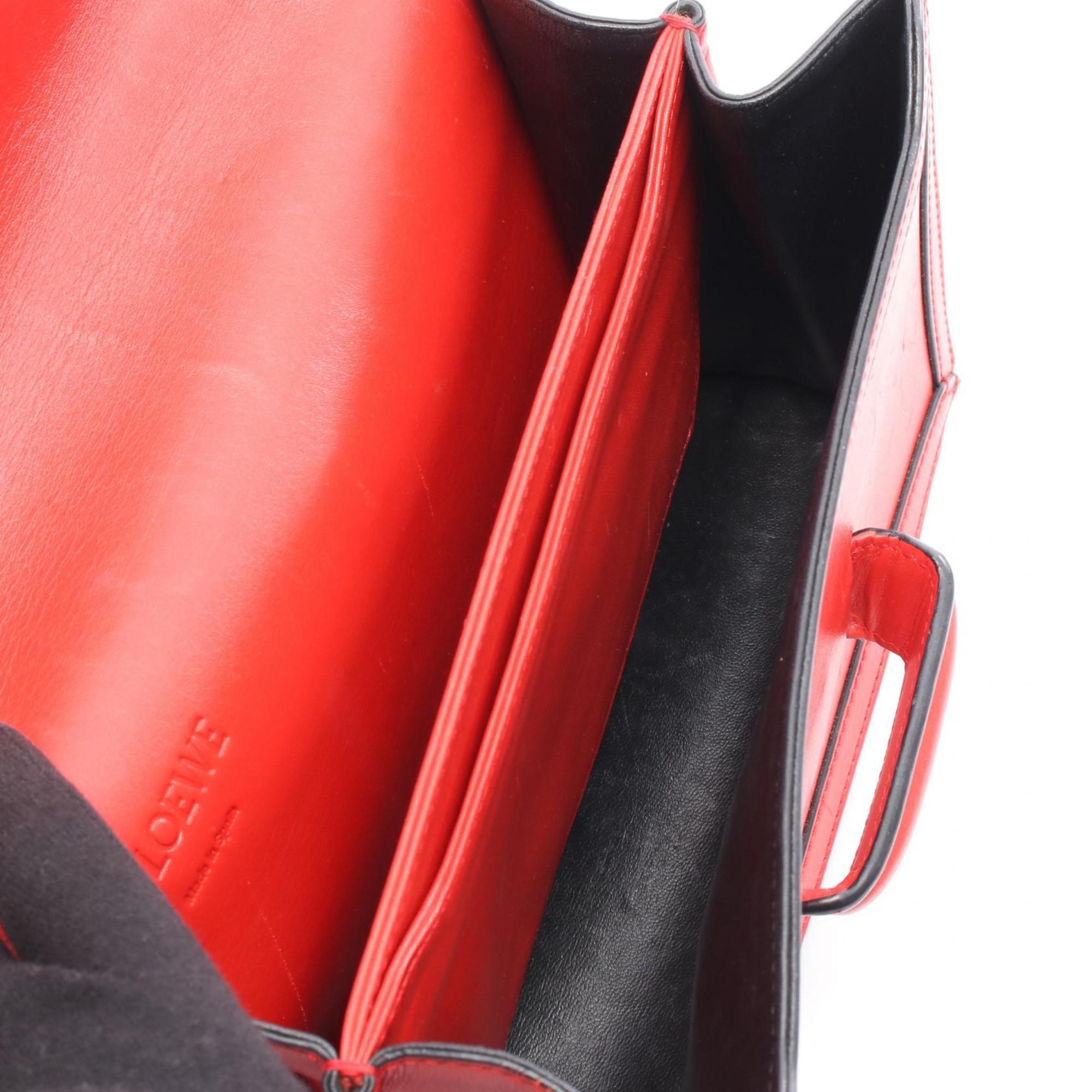 Loewe Red Color Leather Shoulder Bag (Pre-Owned)