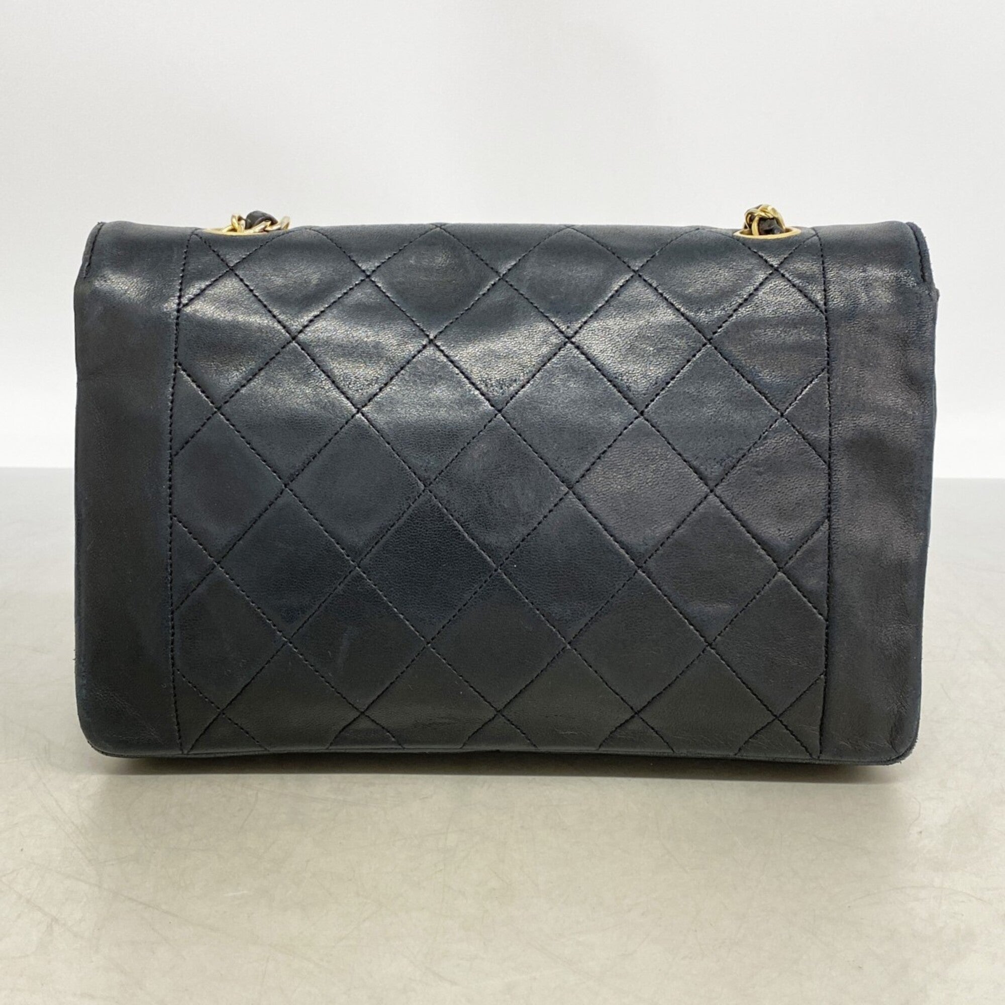 Chanel Black Leather Shoulder Bag (Pre-Owned)
