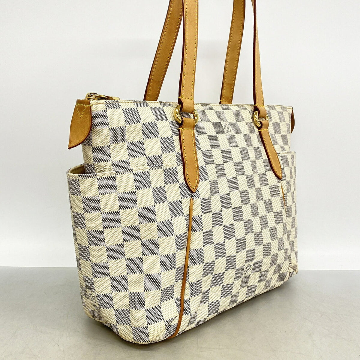 Louis Vuitton White Tote Bag (Pre-Owned)