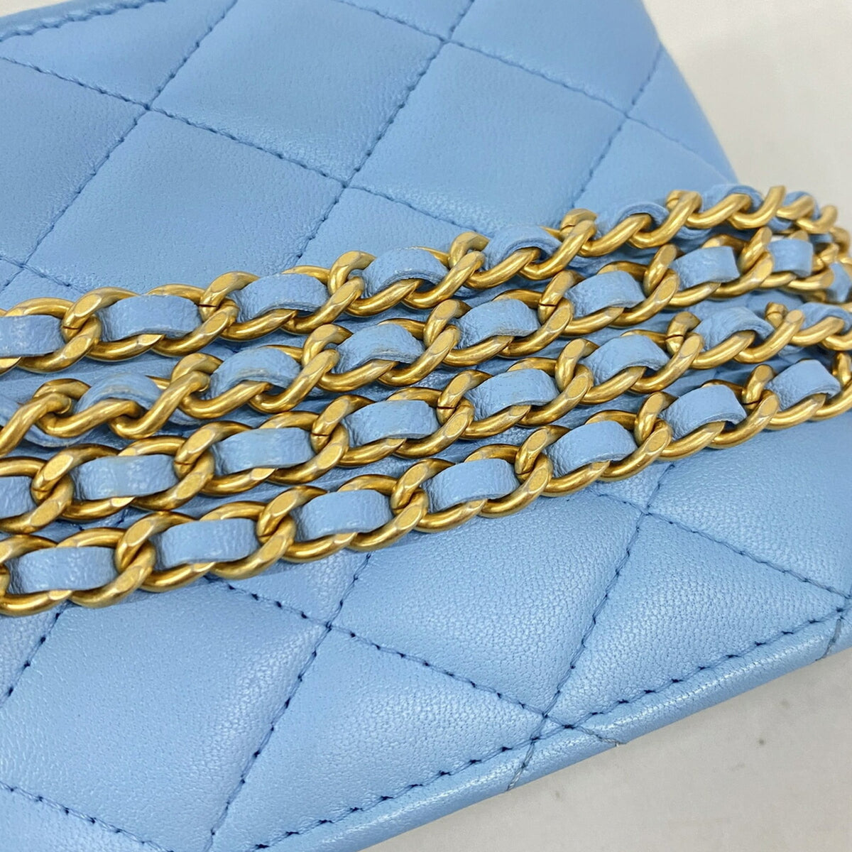Chanel Sky Blue Leather Shoulder Bag (Pre-Owned)