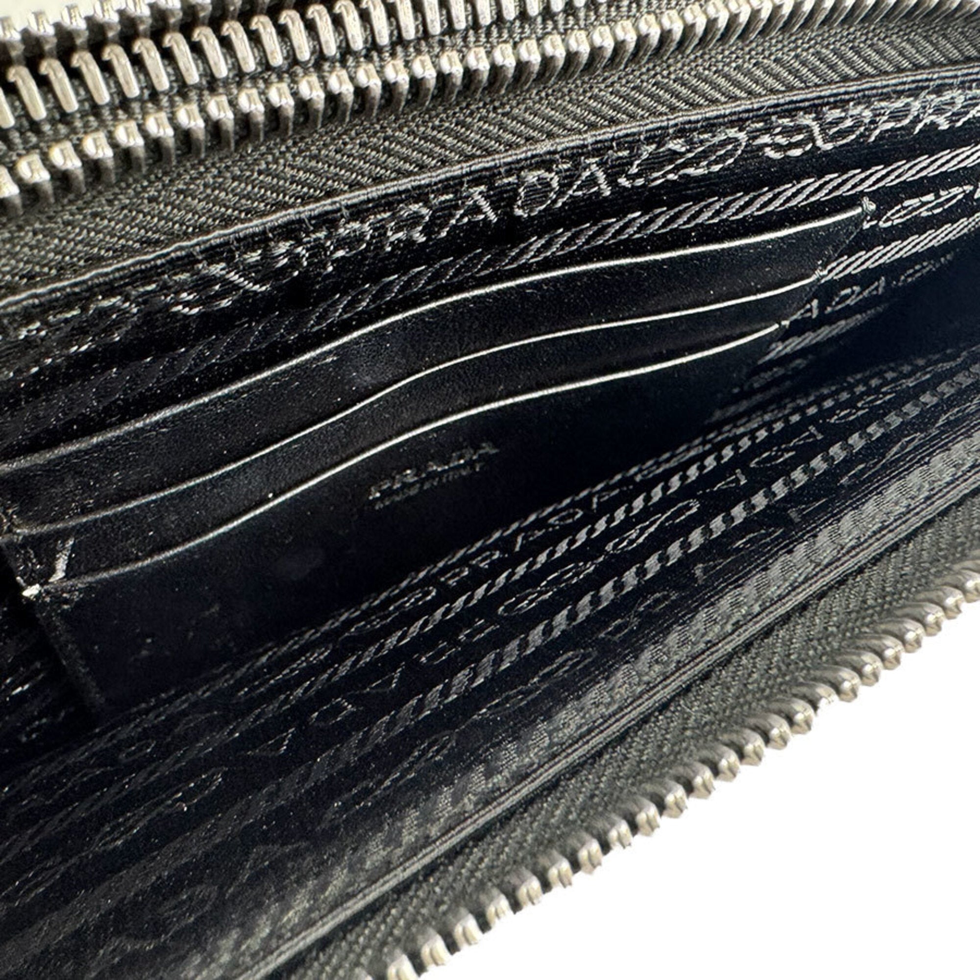 Prada Black Leather Shoulder Bag (Pre-Owned)