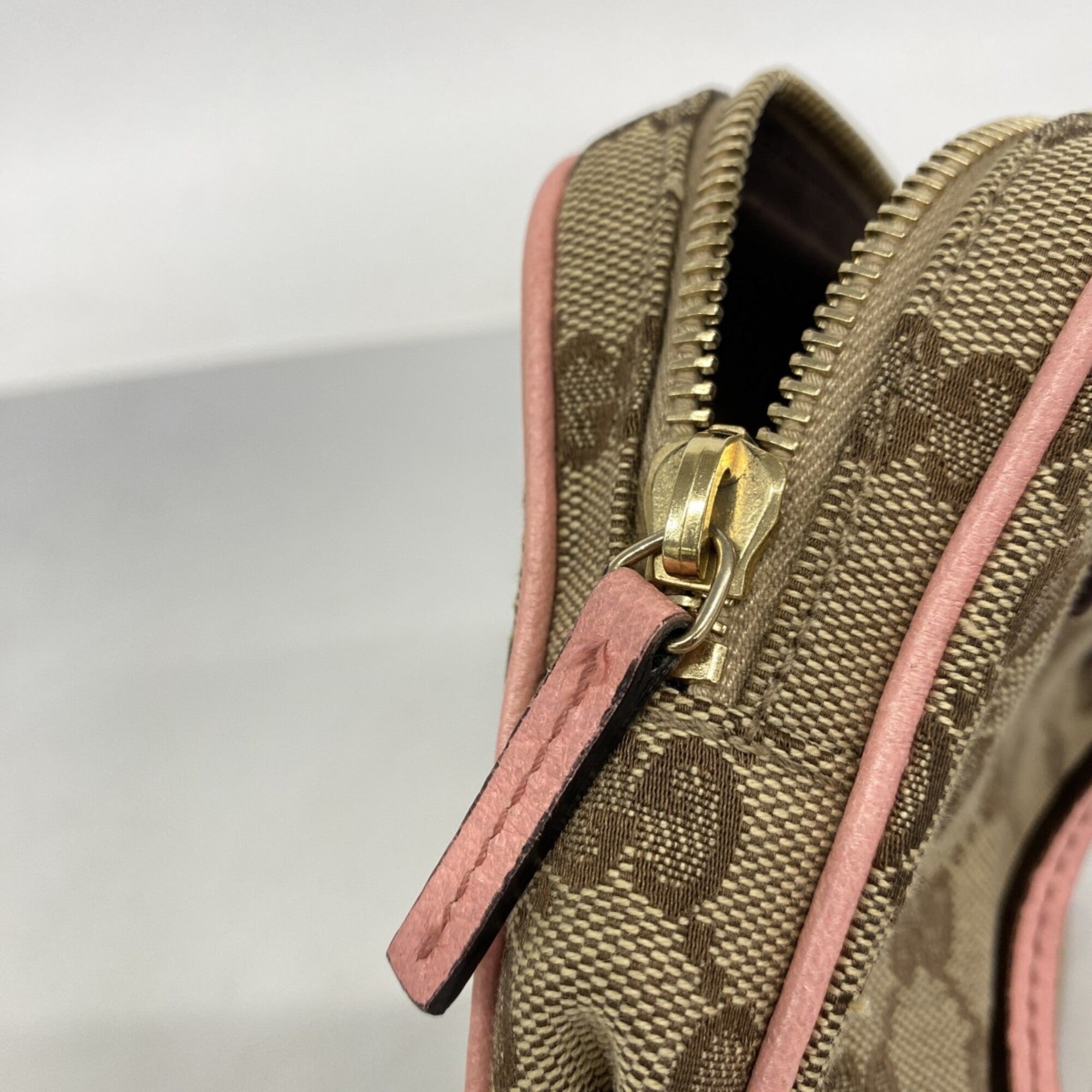 Gucci Brown Pink Canvas Shoulder Bag (Pre-Owned)