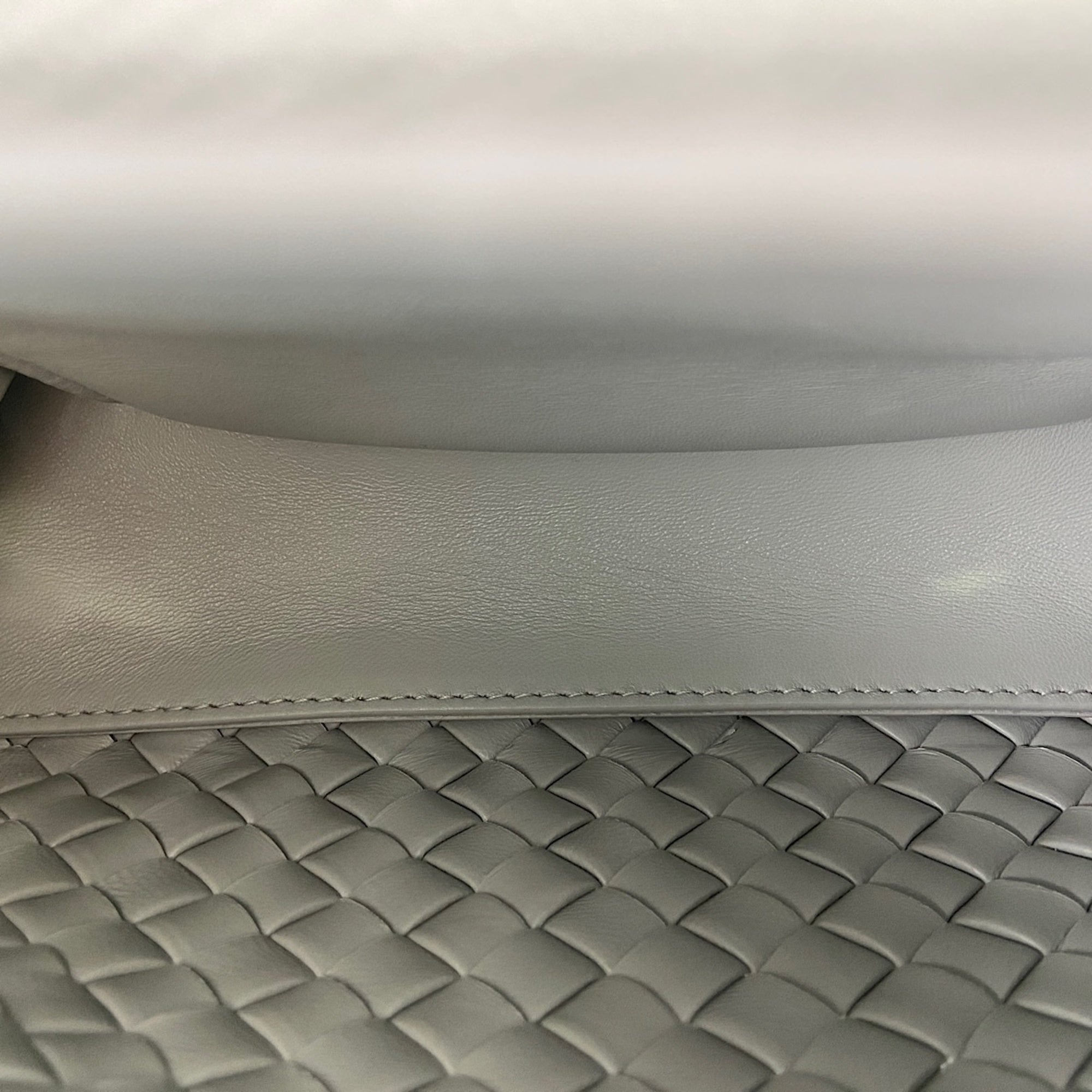 Bottega Veneta Gray Handbag Shoulder Bag (Pre-Owned)