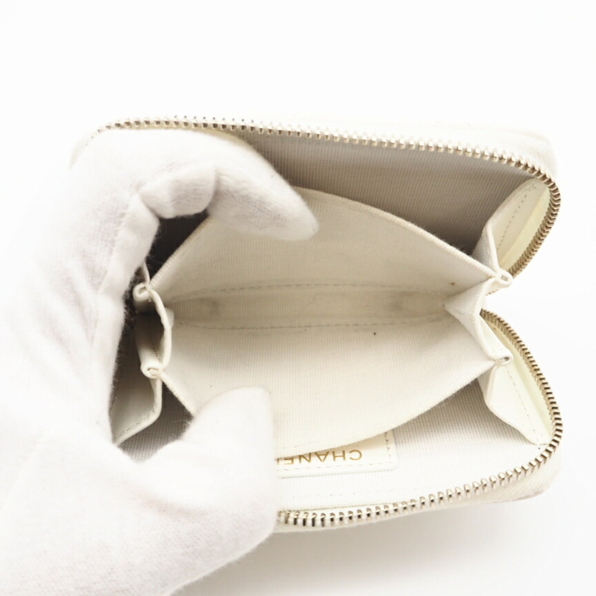 Chanel White Grained Calfskin Coin Purse/Coin Case (Pre-Owned)