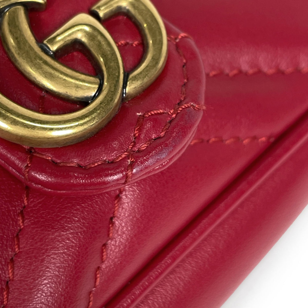 Gucci Red Color Leather Handbag Pouch (Pre-Owned)
