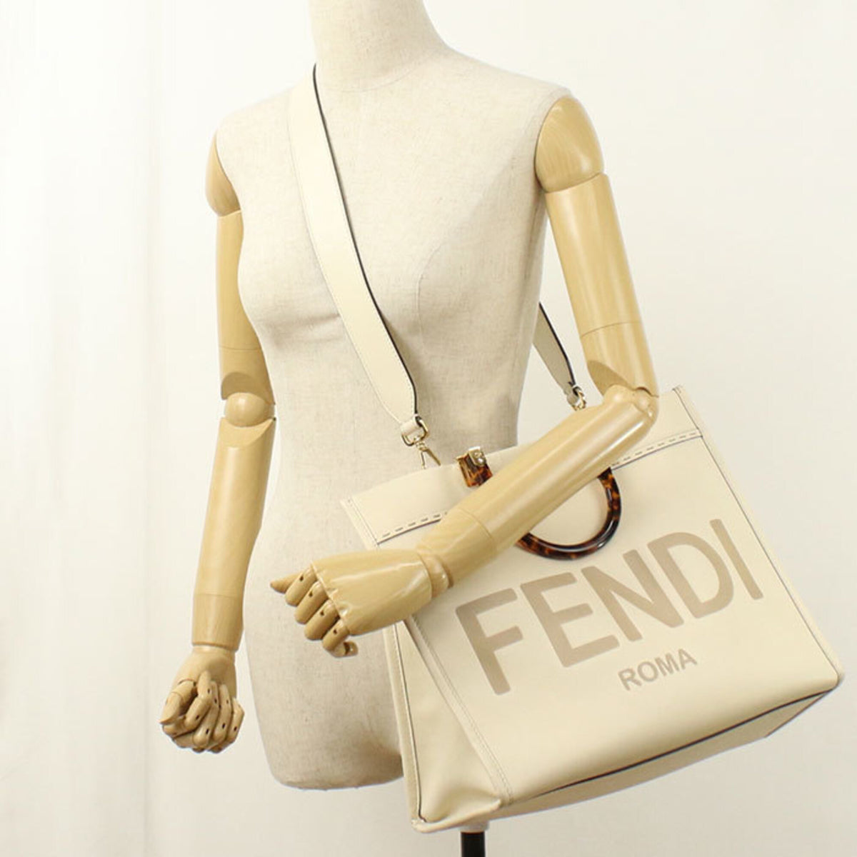Fendi White Leather Tote Bag (Pre-Owned)