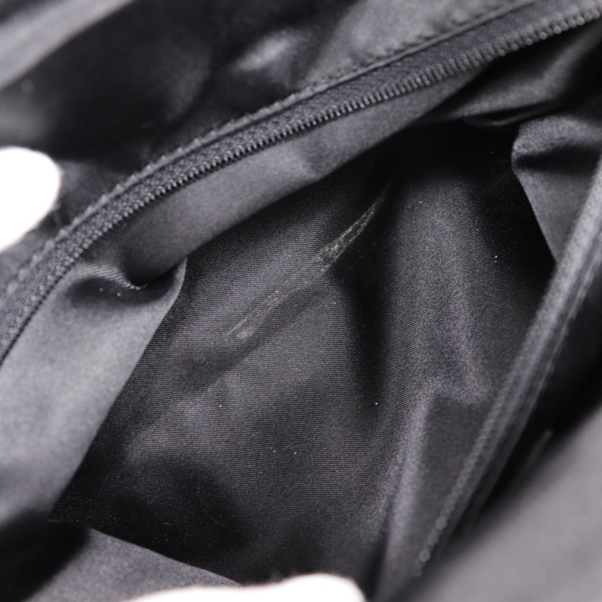 Chanel Black Leather Shoulder Bag (Pre-Owned)