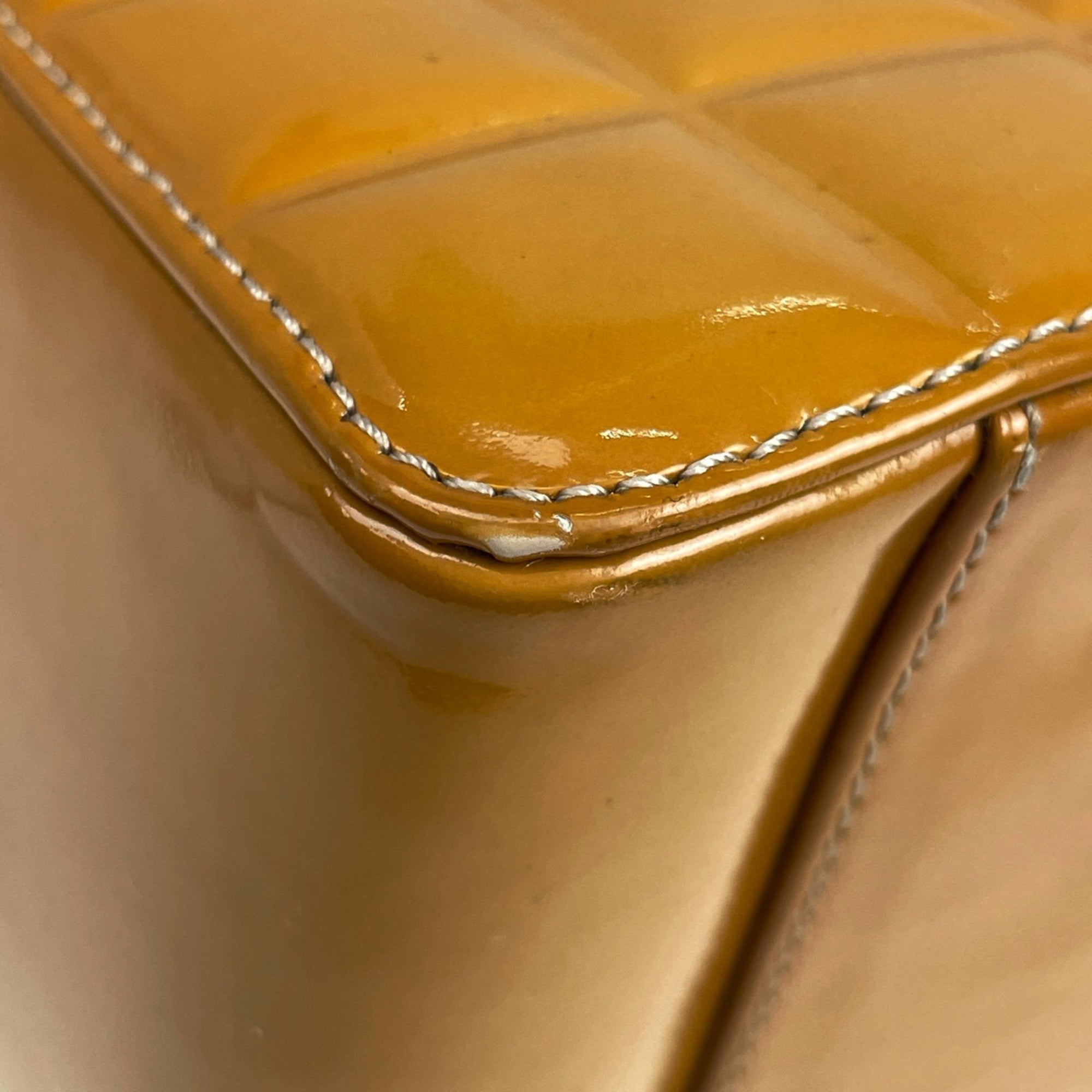 Chanel Brown Patent Leather Shoulder Bag (Pre-Owned)