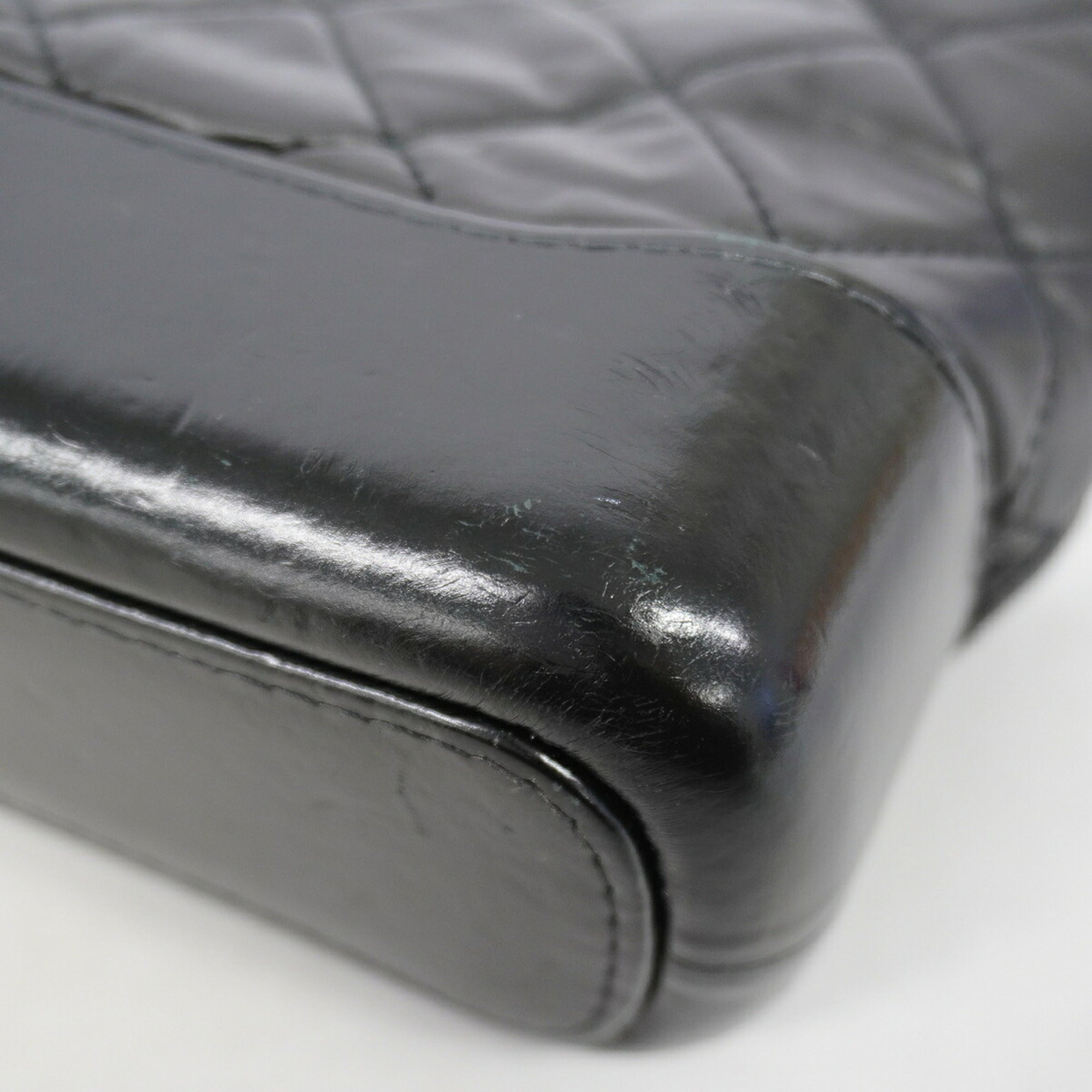 Chanel Black Leather Shoulder Bag (Pre-Owned)