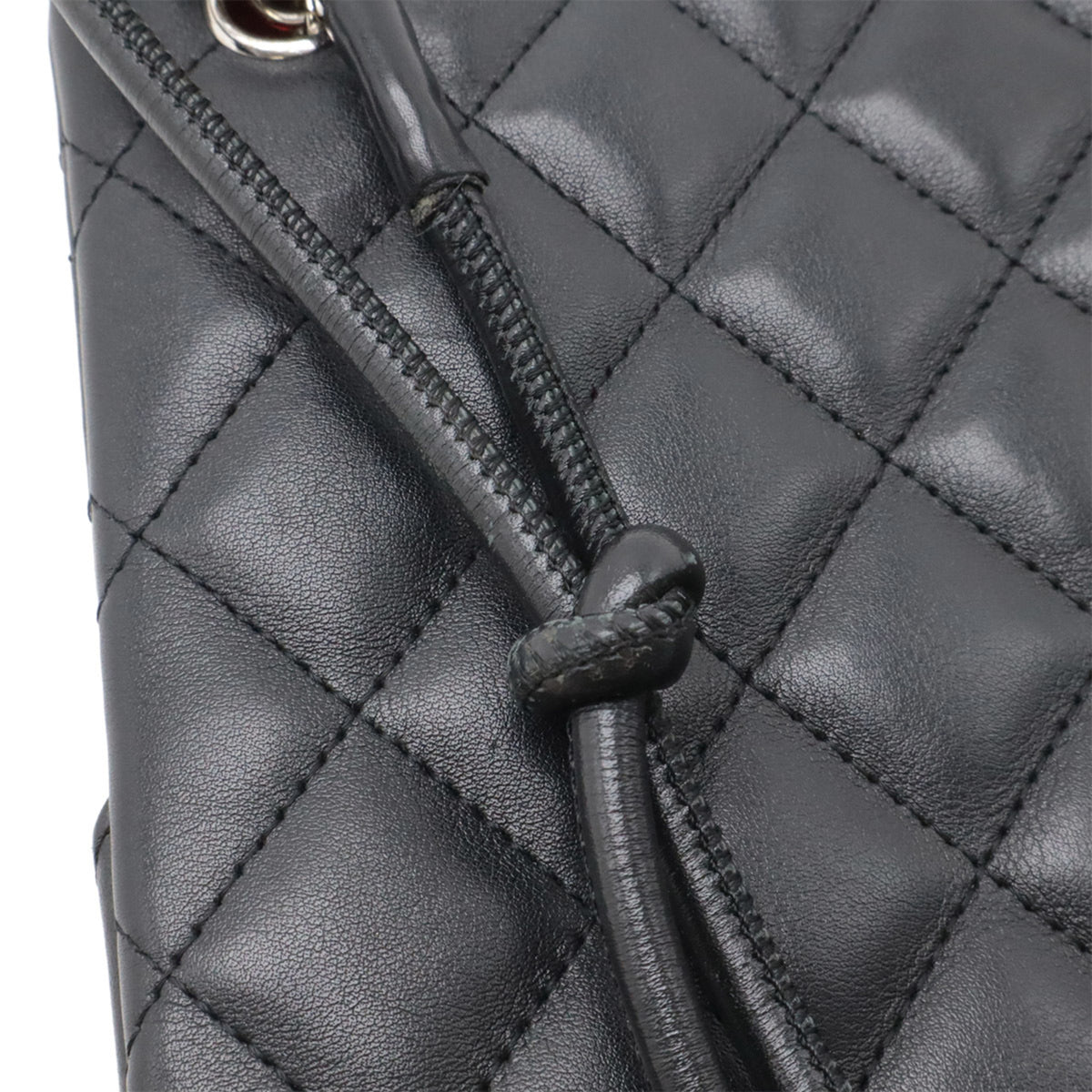 Chanel Black White Leather Shoulder Bag (Pre-Owned)