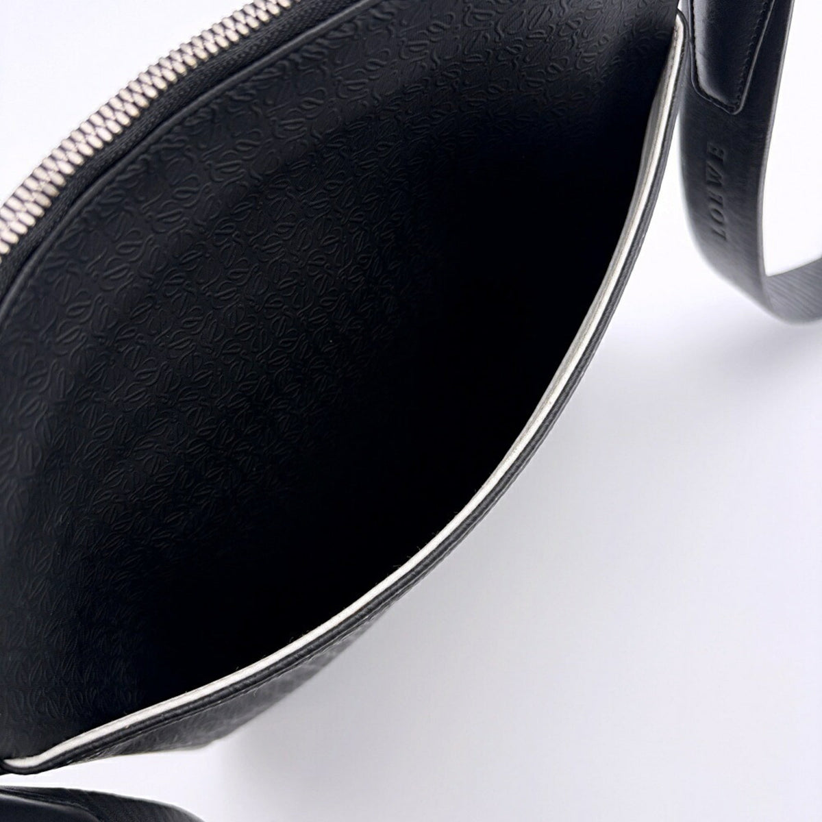 Loewe Black Pvc Leather Shoulder Bag (Pre-Owned)