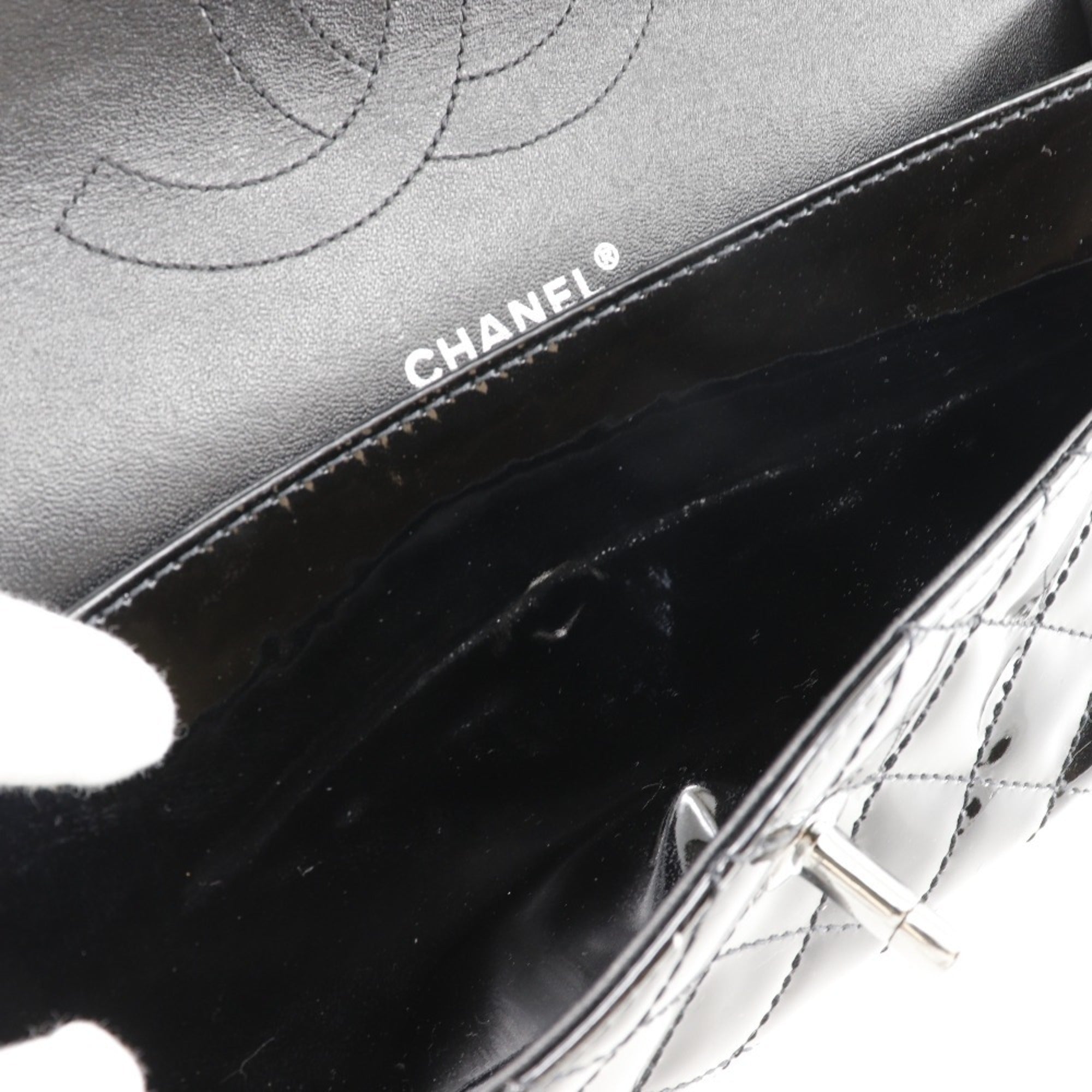 Chanel Black Patent Leather Shoulder Bag (Pre-Owned)