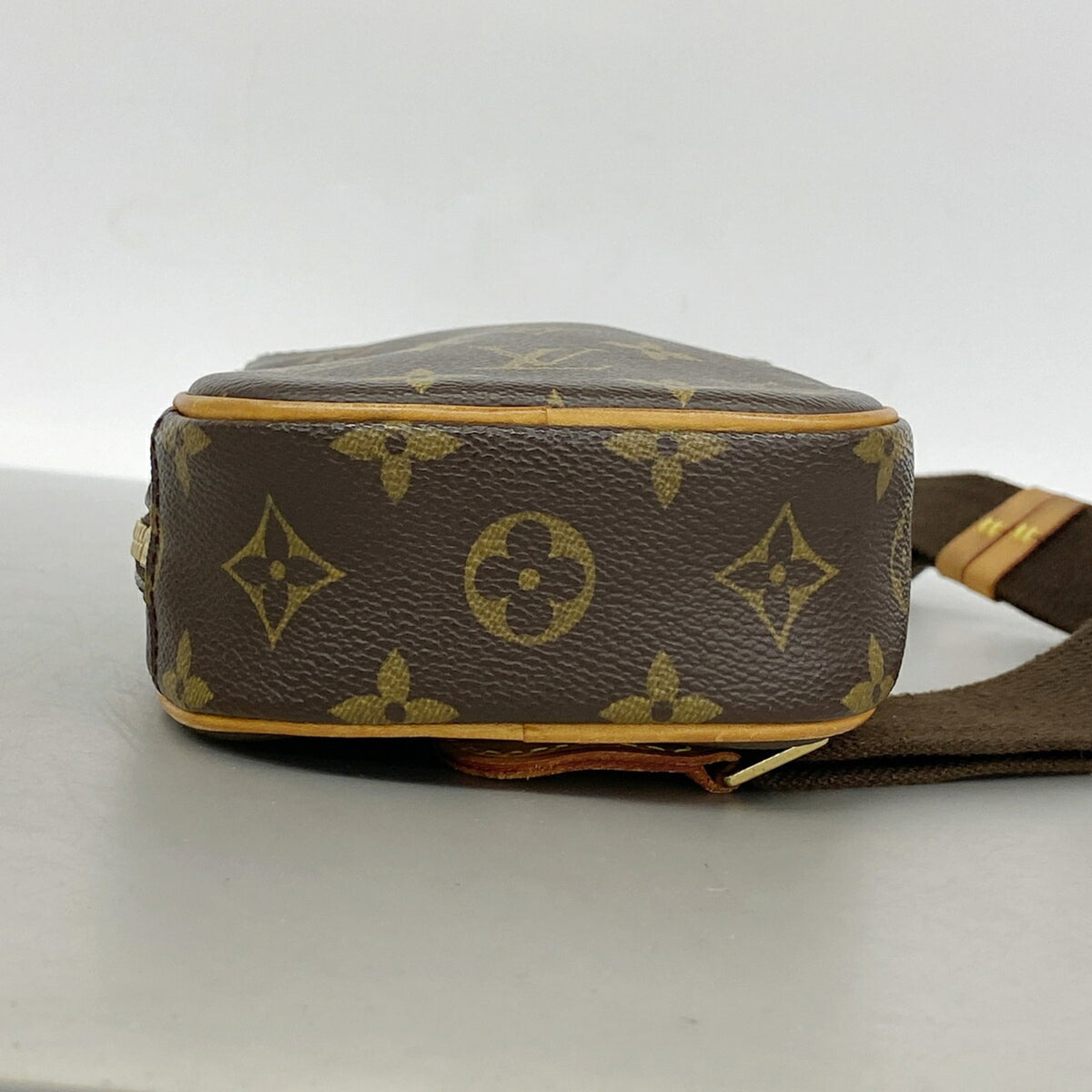 Louis Vuitton Brown Sling Bag (Pre-Owned)