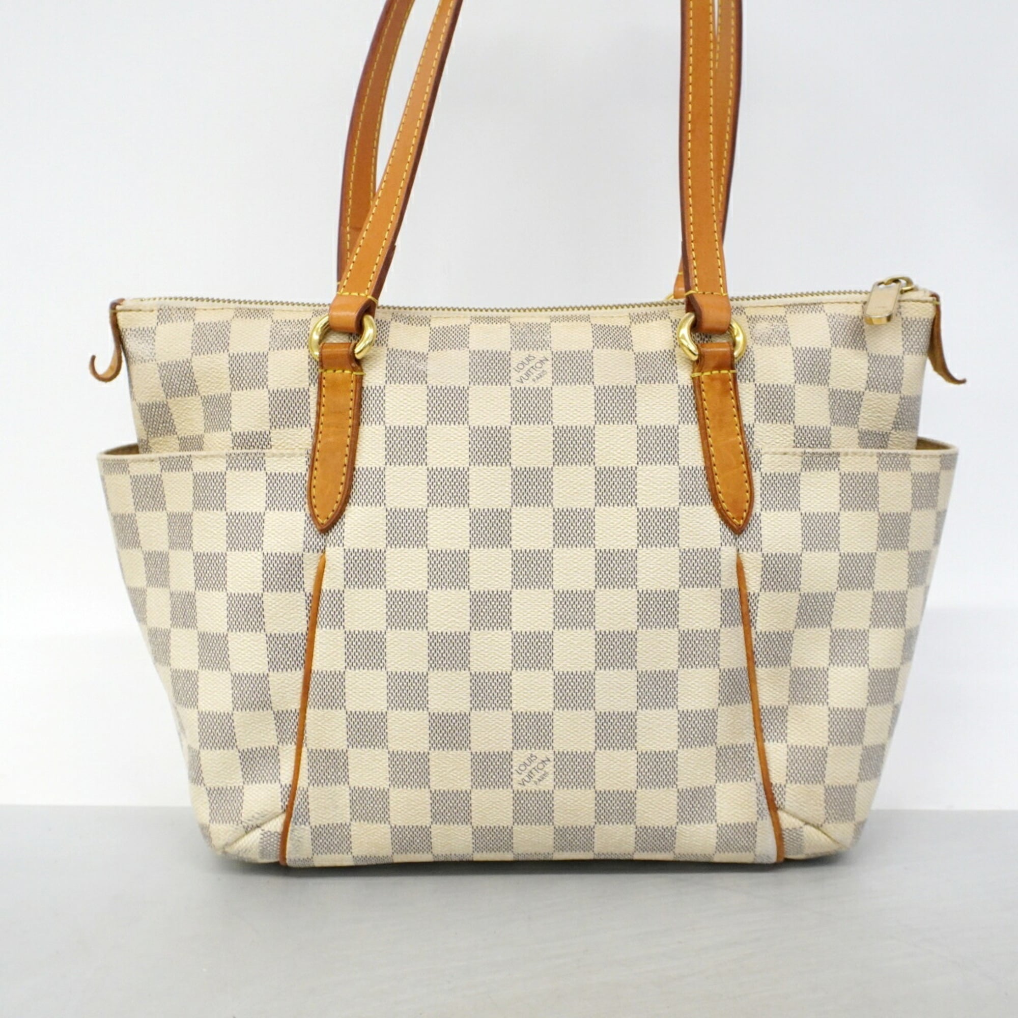 Louis Vuitton White Tote Bag (Pre-Owned)