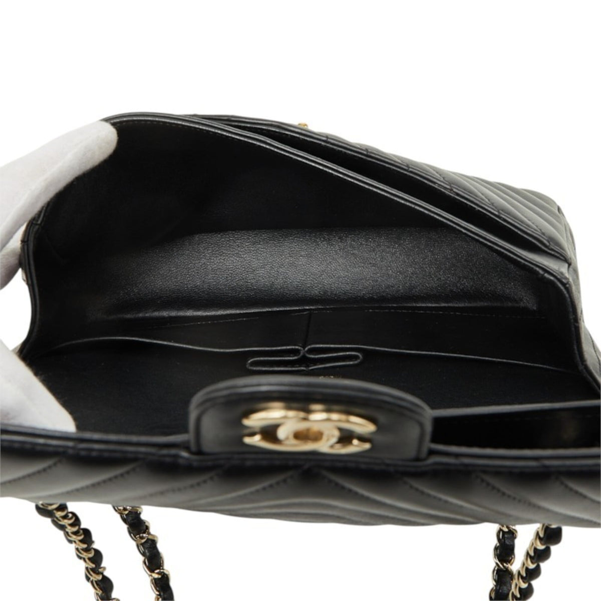 Chanel Black Leather Shoulder Bag (Pre-Owned)