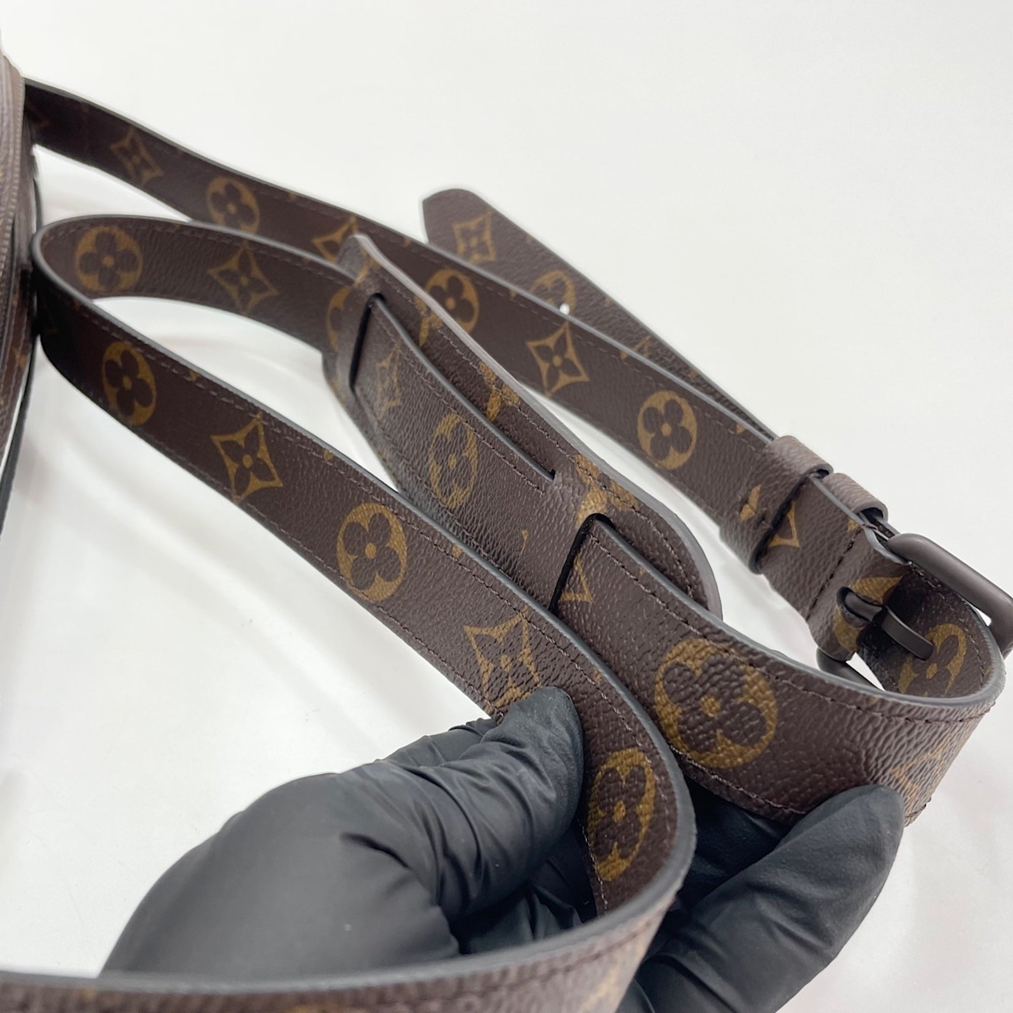 Louis Vuitton Brown Shoulder Bag (Pre-Owned)