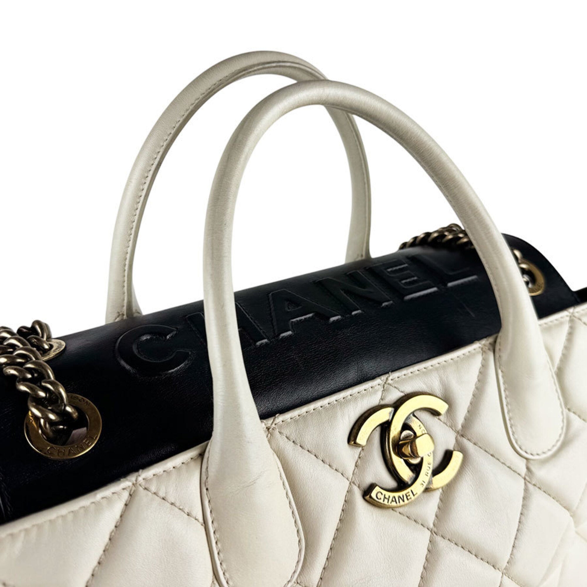 Chanel Black Off-White Leather Handbag Shoulder Bag (Pre-Owned)