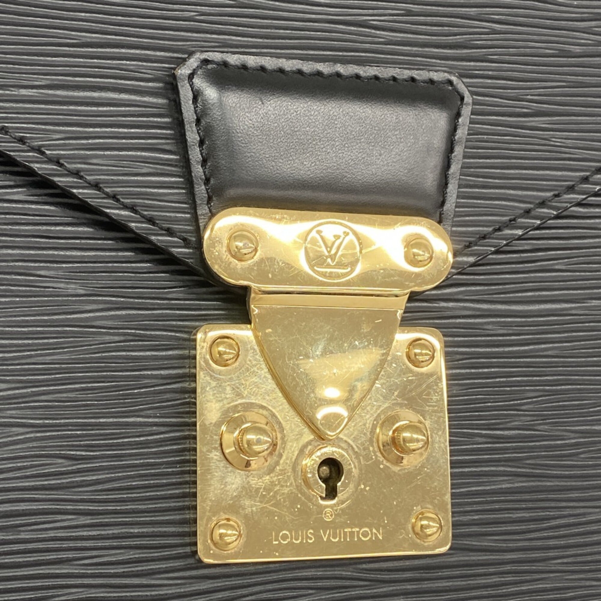 Louis Vuitton Noir Clutch Bag (Pre-Owned)