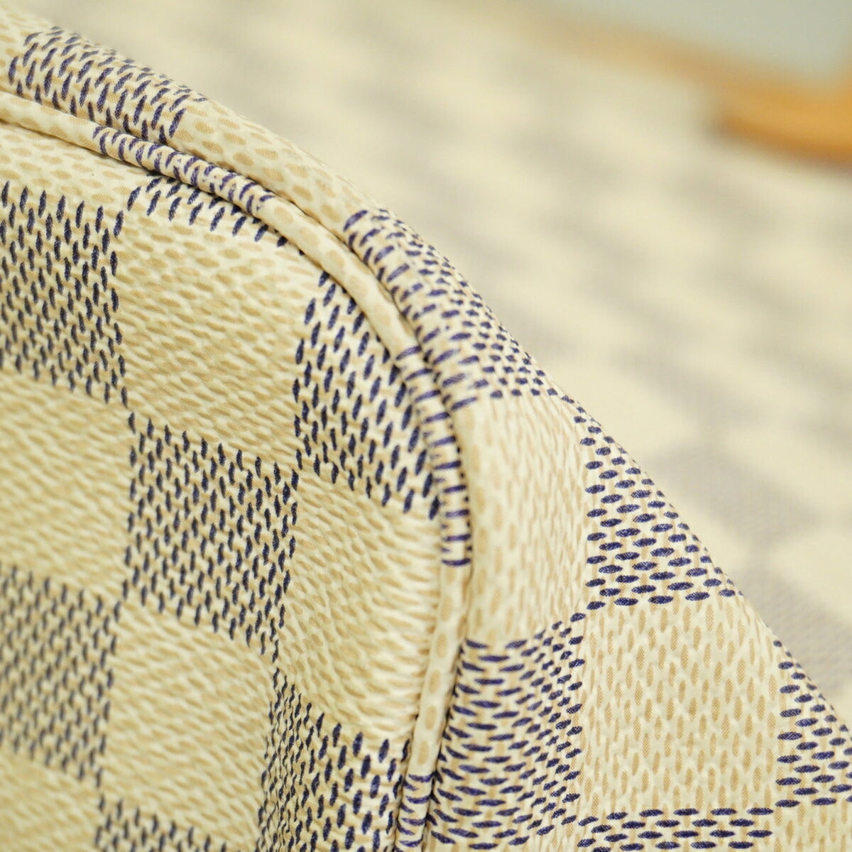 Louis Vuitton White Tote Bag (Pre-Owned)