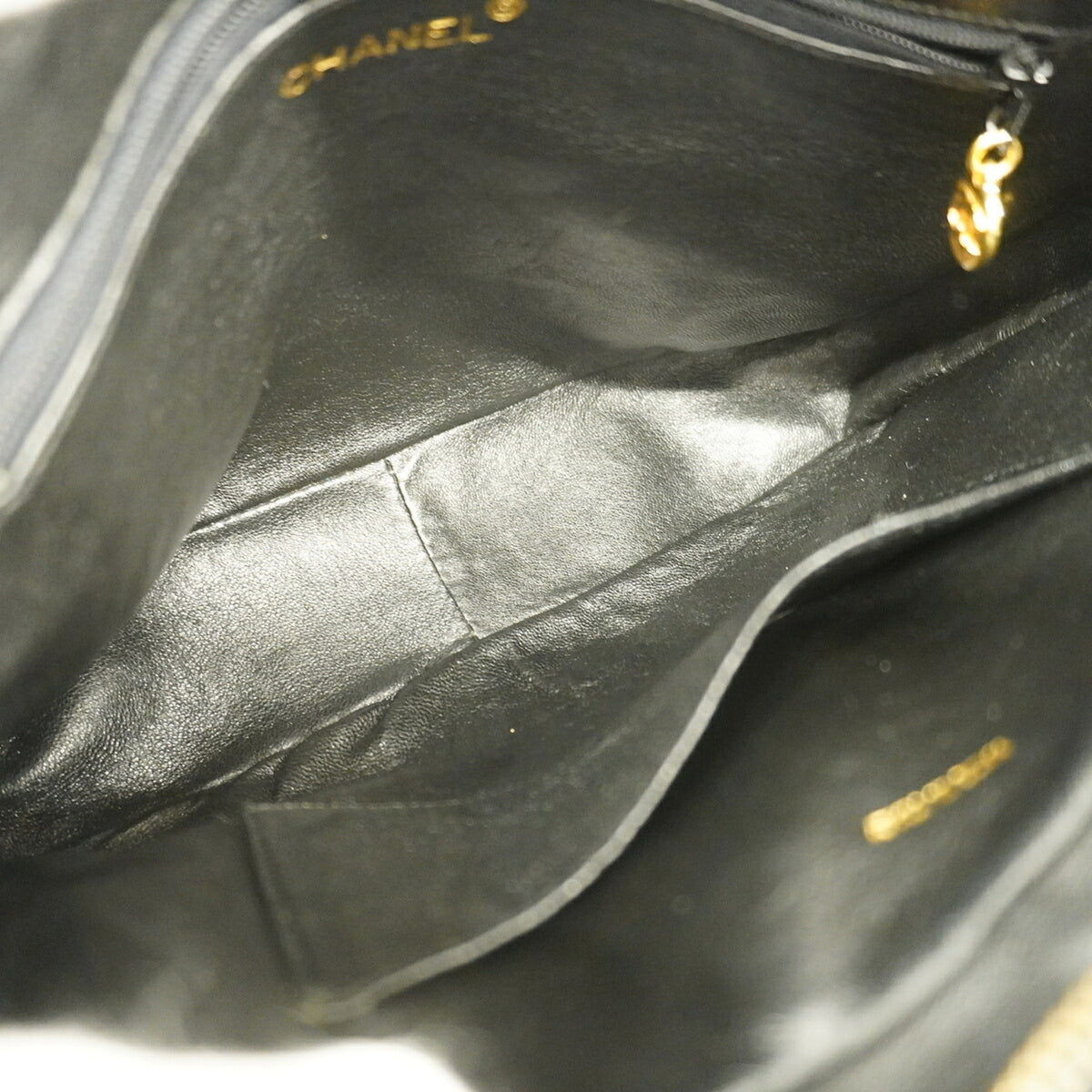 Chanel Black Grained Calfskin Shoulder Bag (Pre-Owned)