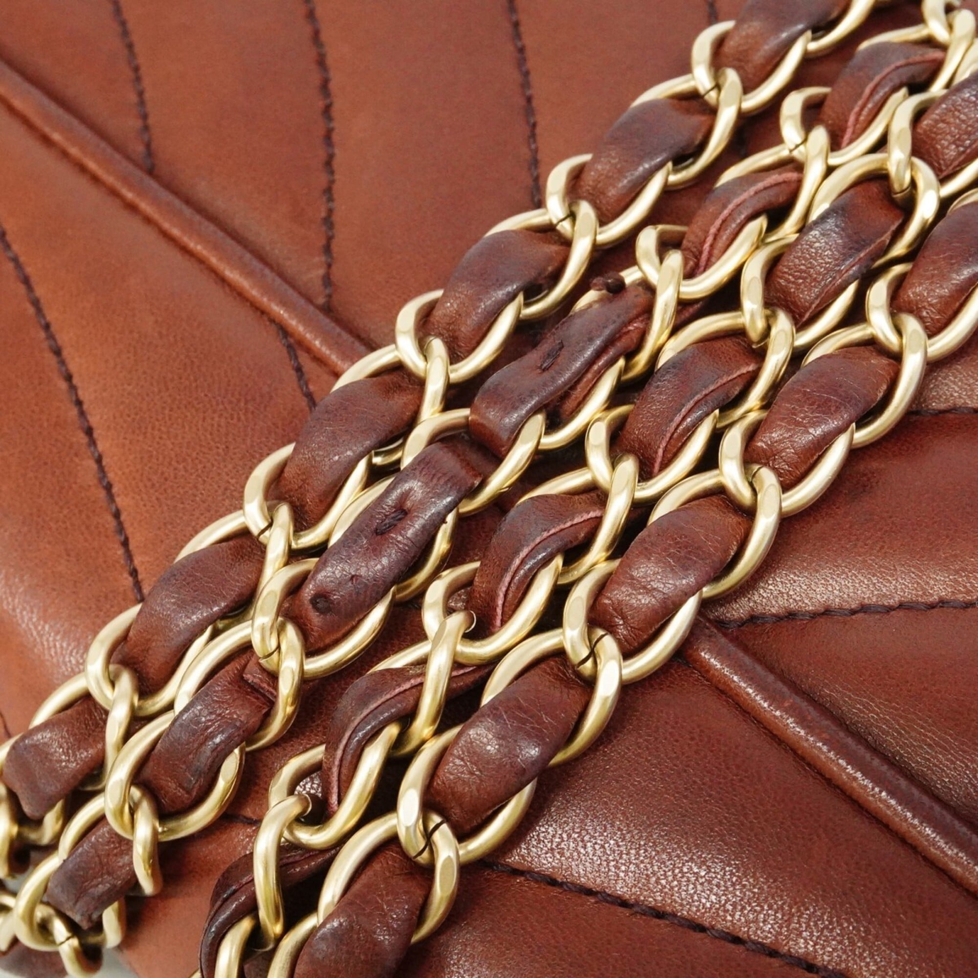 Chanel Dark Brown Leather Shoulder Bag (Pre-Owned)