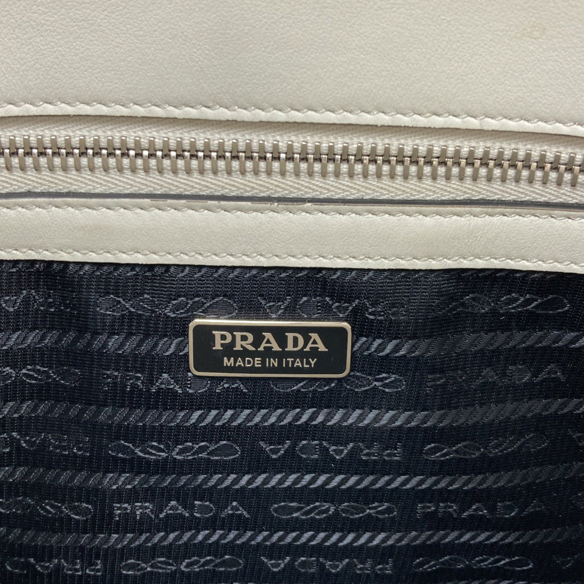Prada White Leather Handbag (Pre-Owned)
