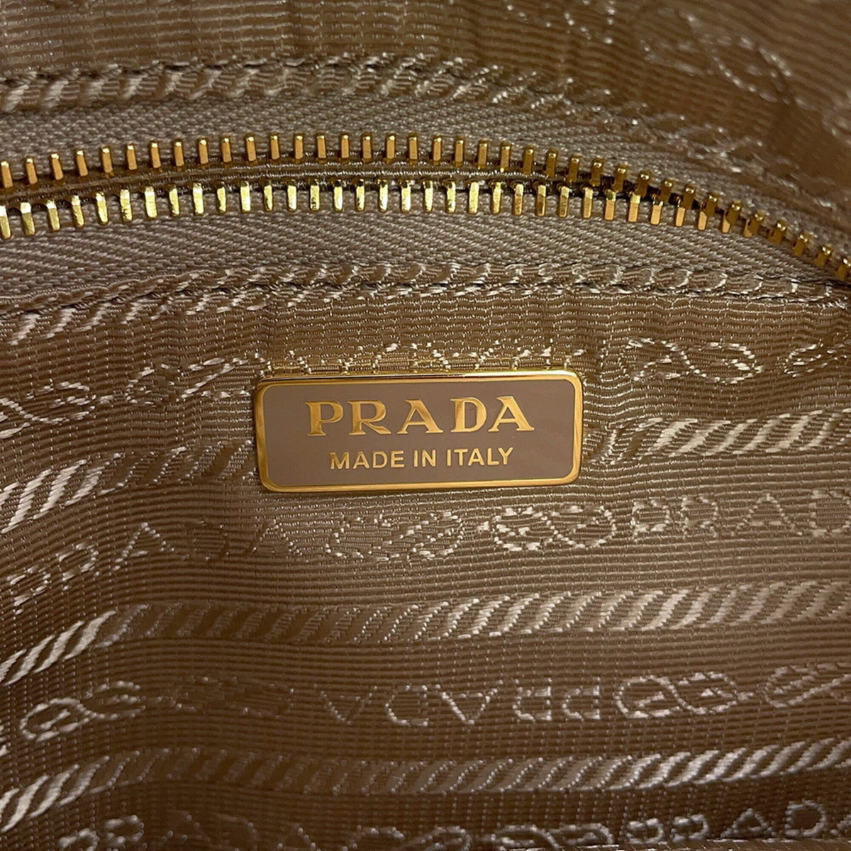 Prada Beige Leather Handbag Shoulder Bag (Pre-Owned)