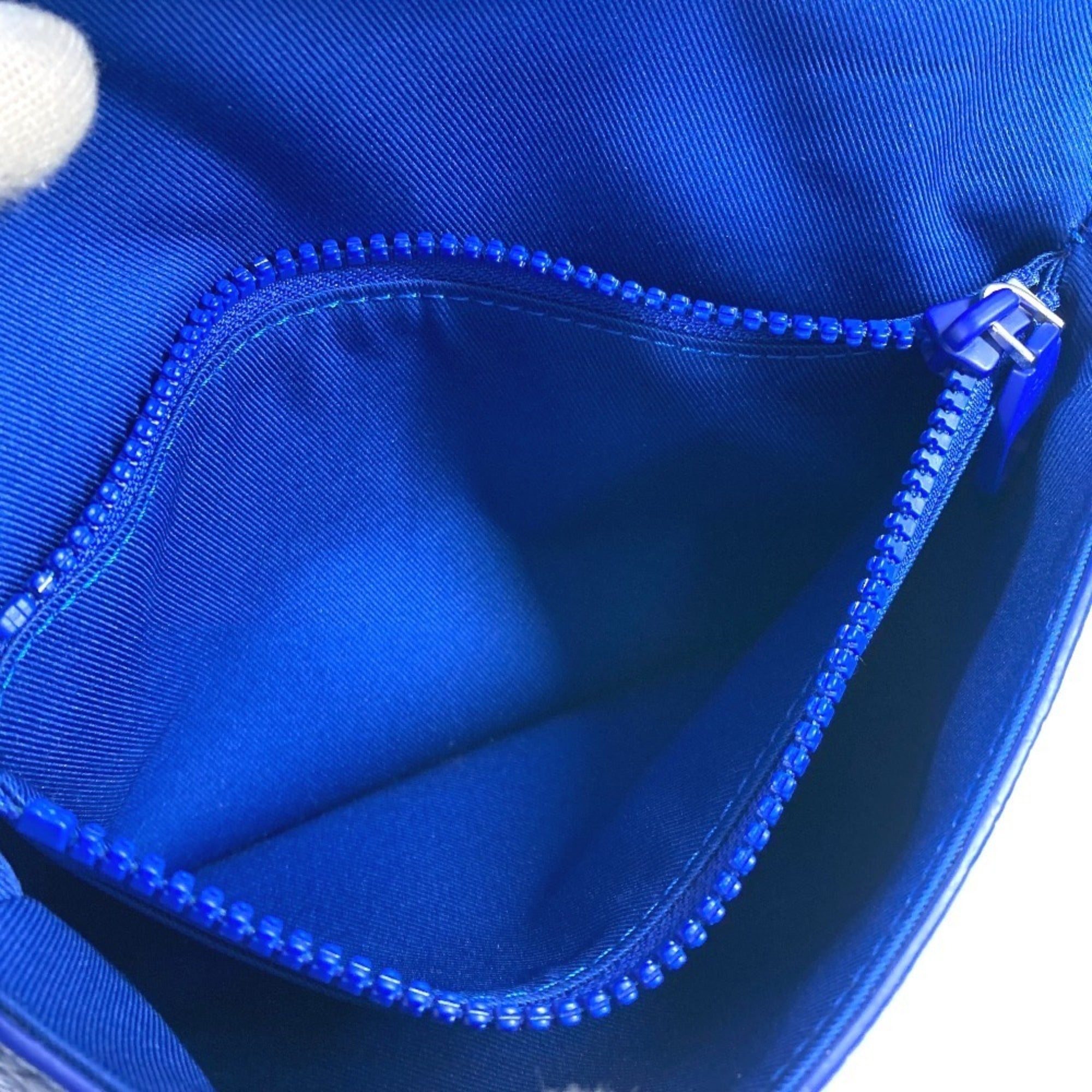 Louis Vuitton Blue Leather Shoulder Bag Sling Bag (Pre-Owned)