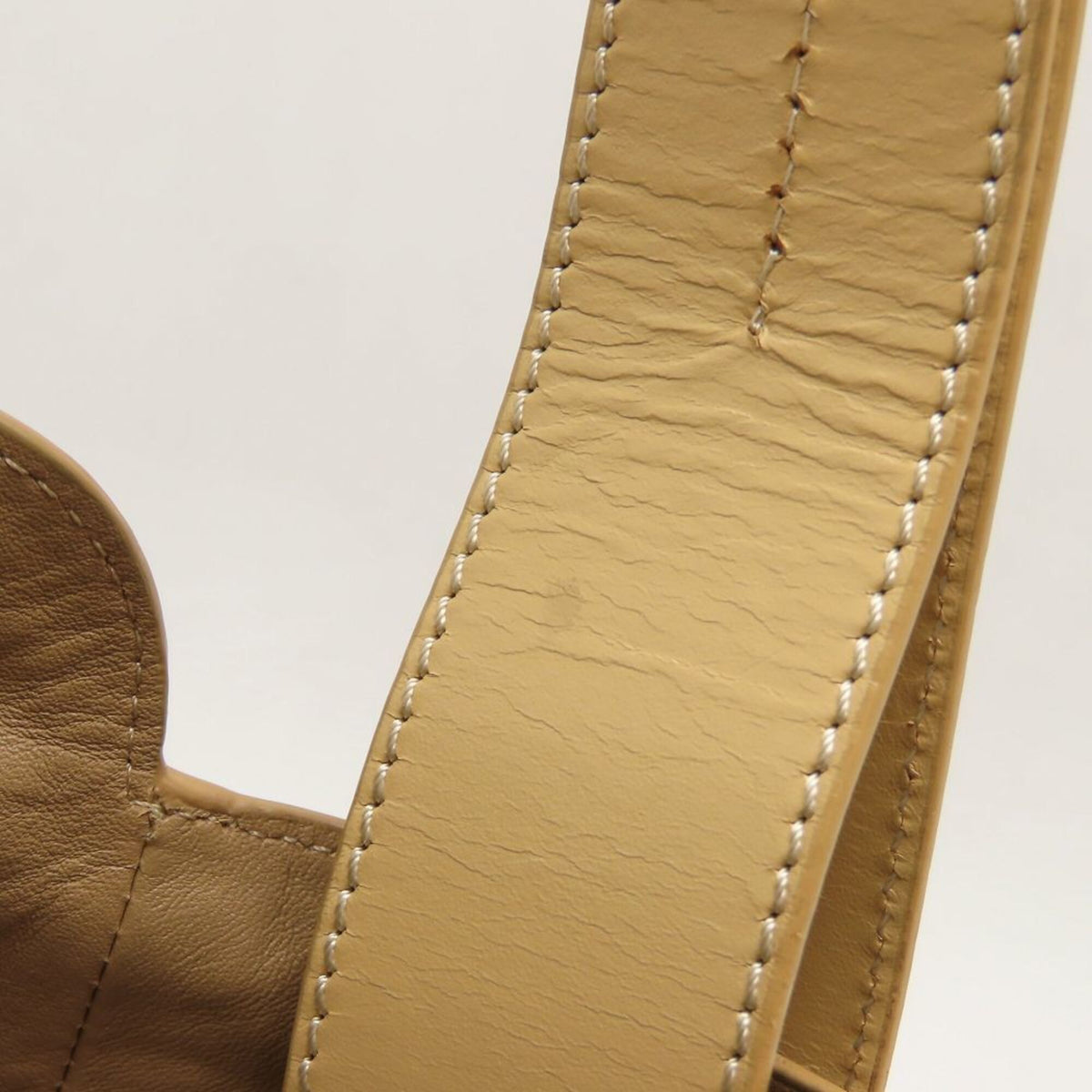 Tod's Beige Leather Handbag (Pre-Owned)