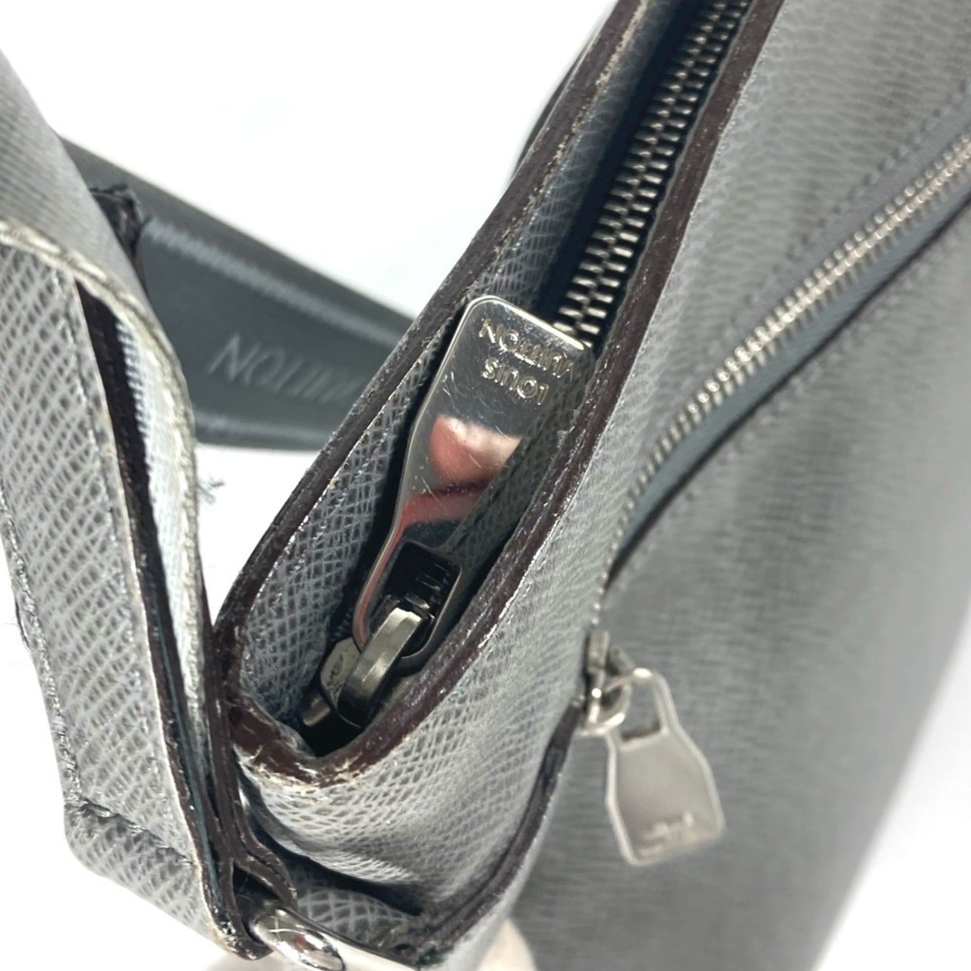 Louis Vuitton Gray Taiga Leather Pochette Shoulder Bag (Pre-Owned)