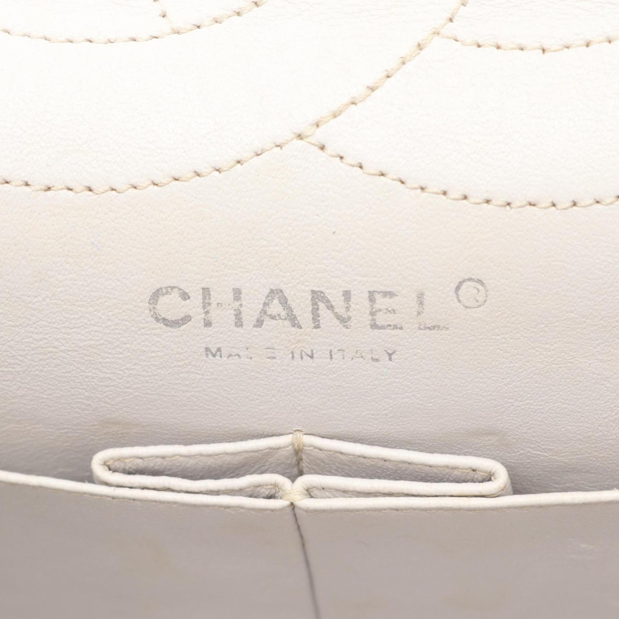 Chanel White Leather Handbag Shoulder Bag (Pre-Owned)