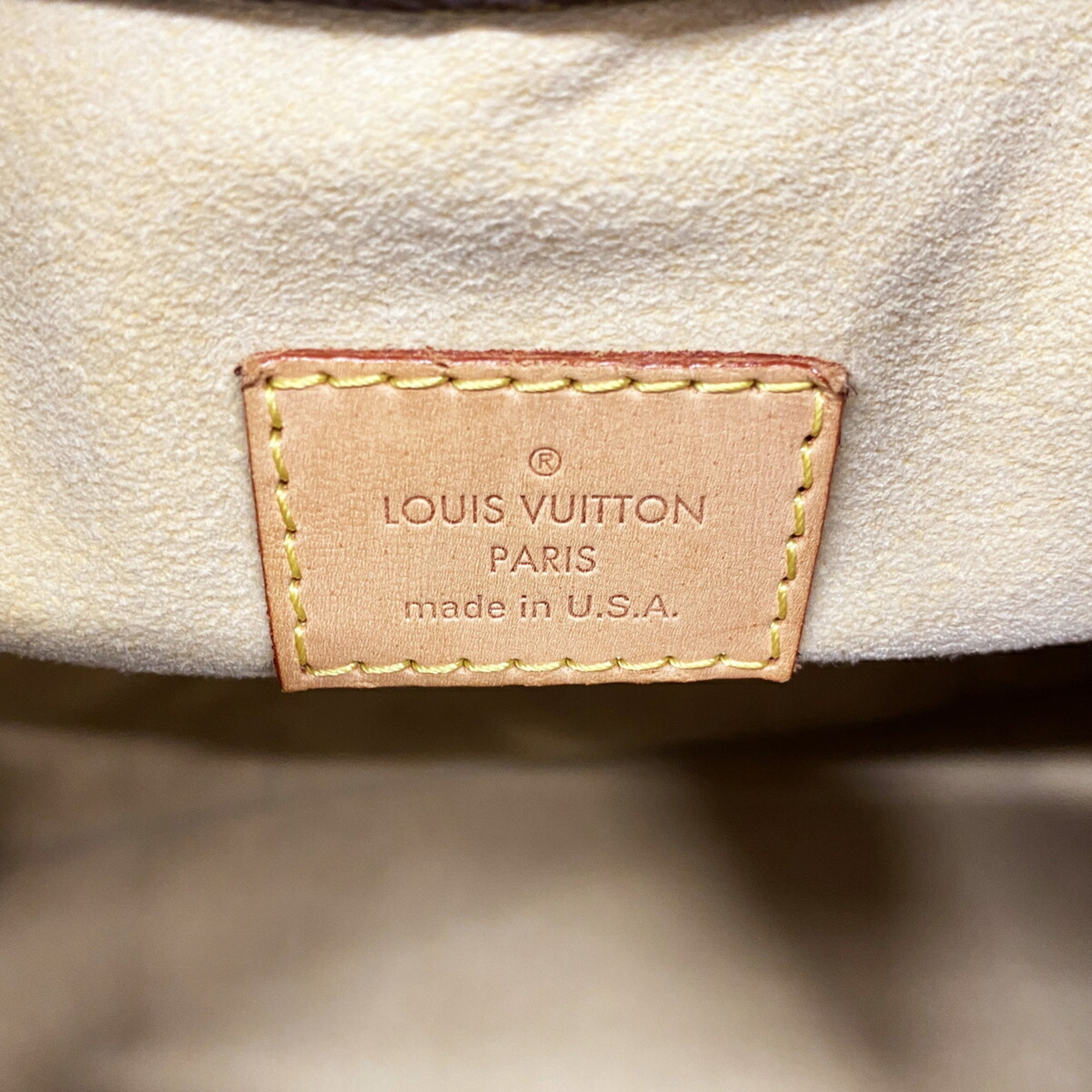Louis Vuitton Brown Shoulder Bag (Pre-Owned)
