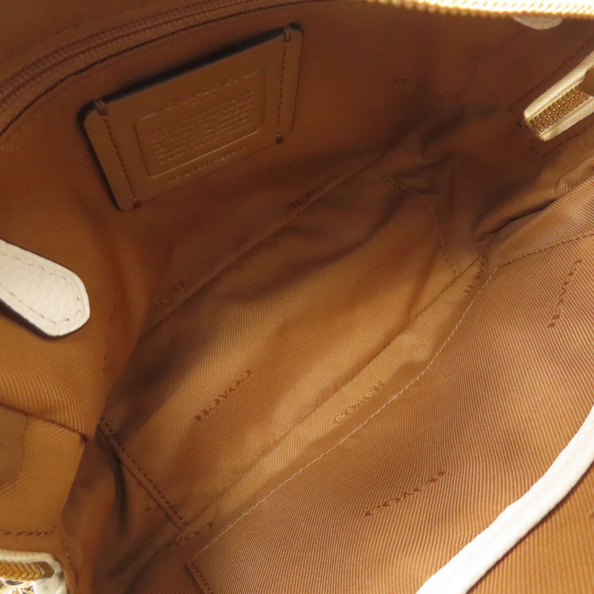 Coach White Leather Shoulder Bag (Pre-Owned)
