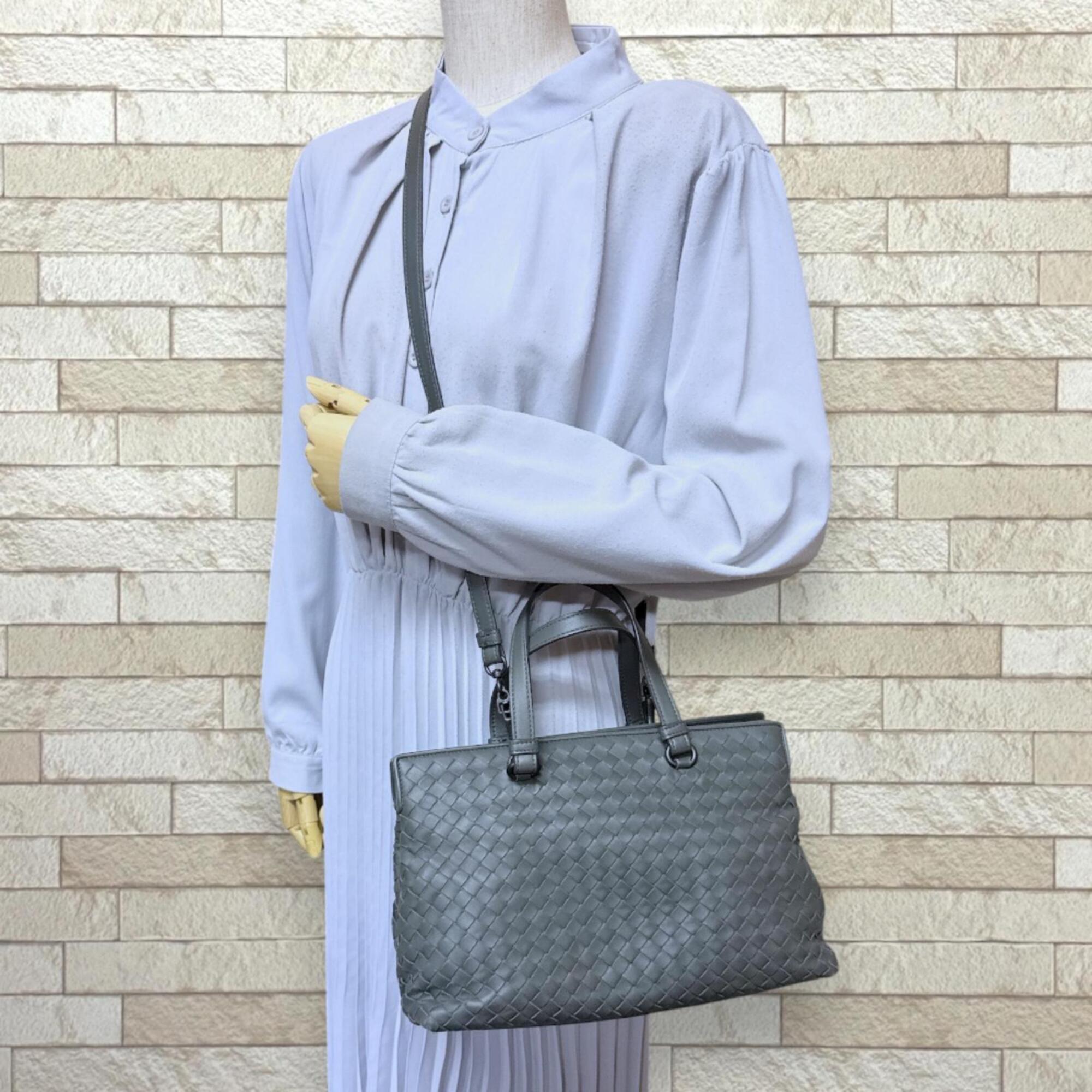 Bottega Veneta Intrecciato Gray Leather Handbag Shoulder Bag (Pre-Owned)