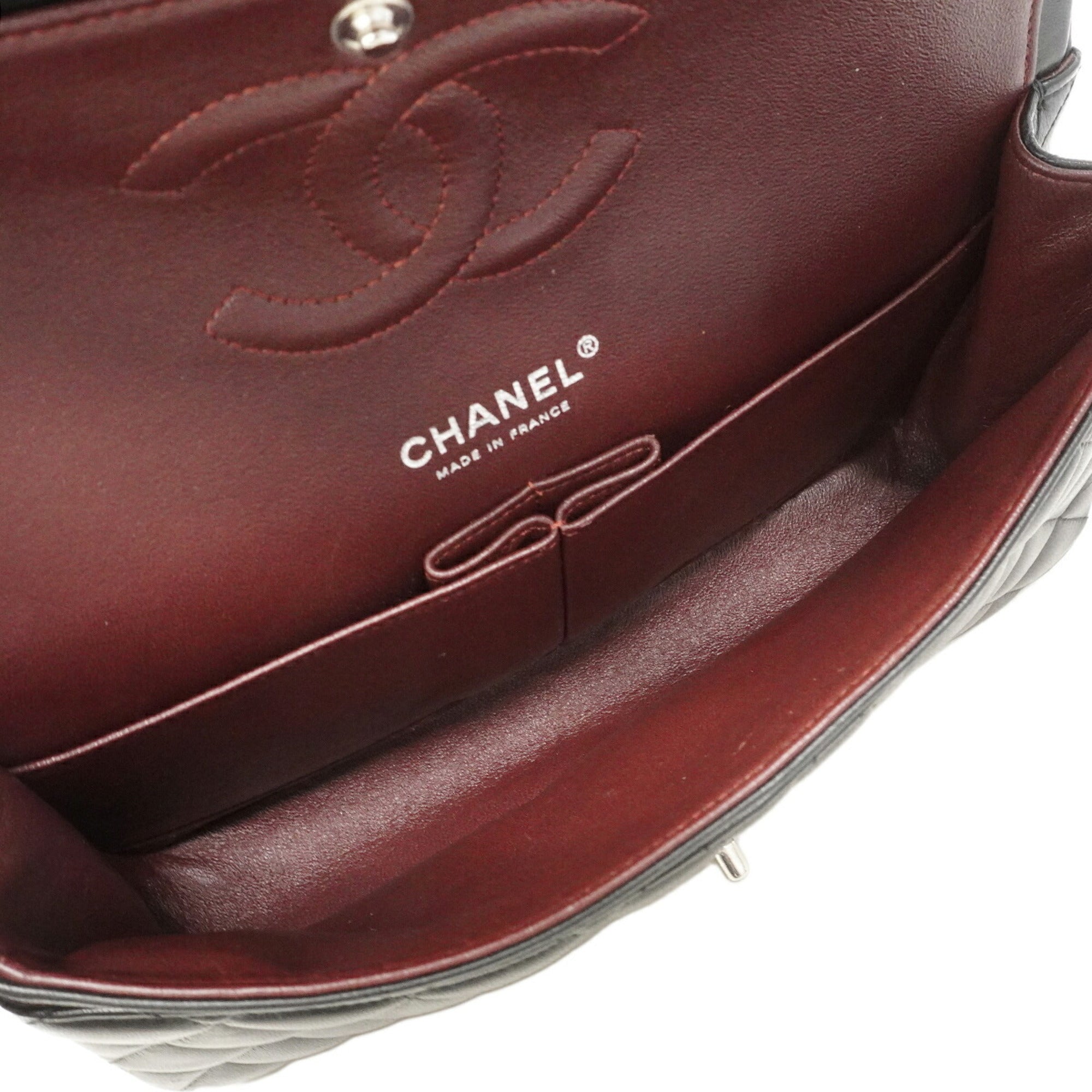 Chanel Black Leather Shoulder Bag (Pre-Owned)
