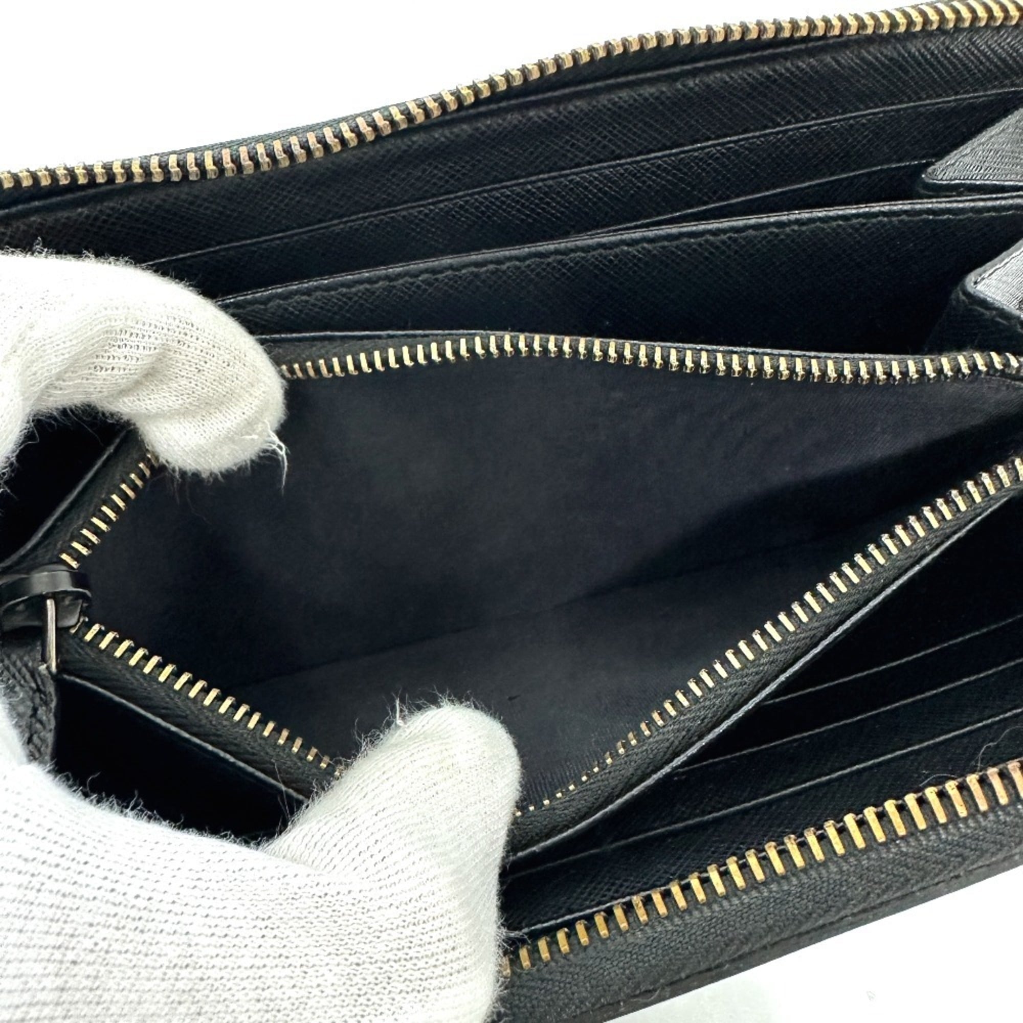 Prada Black Saffiano Long Wallet (Bi-Fold) (Pre-Owned)